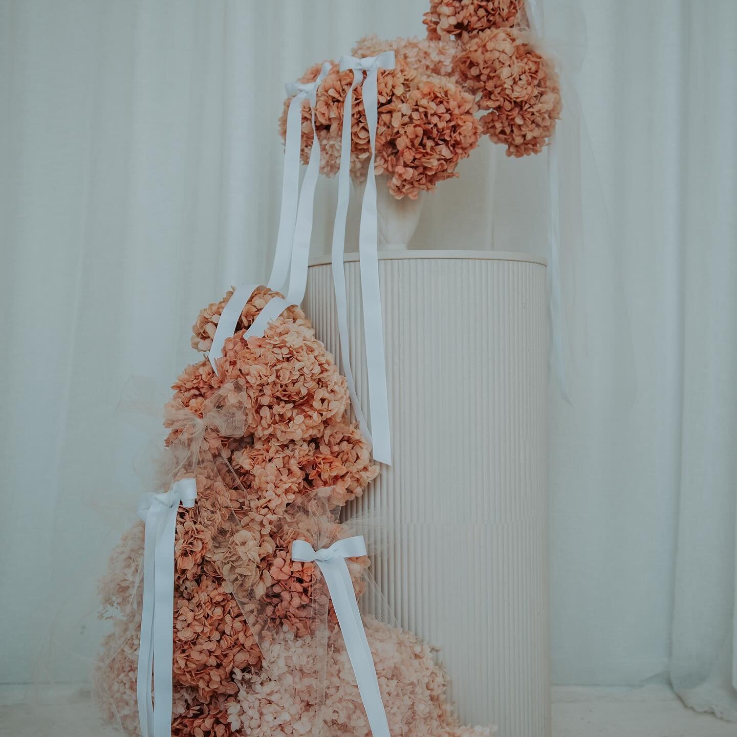 Bows + Hydrangea 🌸✨💕

#weddingsmelbourne #weddings #morningtonpeninsulaweddings #florist #melbourneflorist