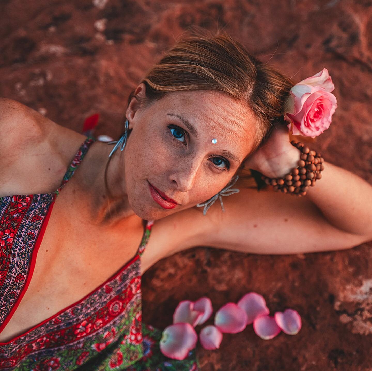 After 2 months in India I&rsquo;m home in Sedona with the gift of ✨new eyes✨ Rooted in actions of truth &amp; visions of beauty + making space for new, I am offering 20% off all Sedona shoots booked now until the April 8th New Moon 🌙 (redeem anytime