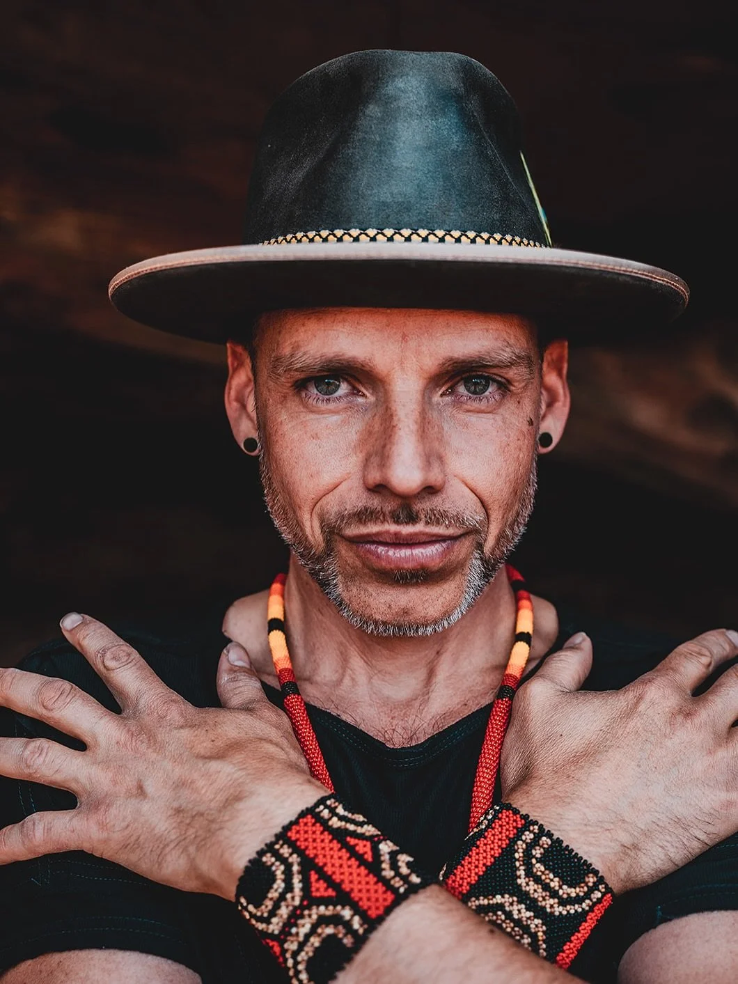 Hands up one of my fav shoots of 2025 with creative genius and maestro @porangui off stage and in nature with the ancient ones 🙌🏽

It&rsquo;s always such a joy creating with Porangu&iacute; because he&rsquo;s sooo connected to his inner child. Play