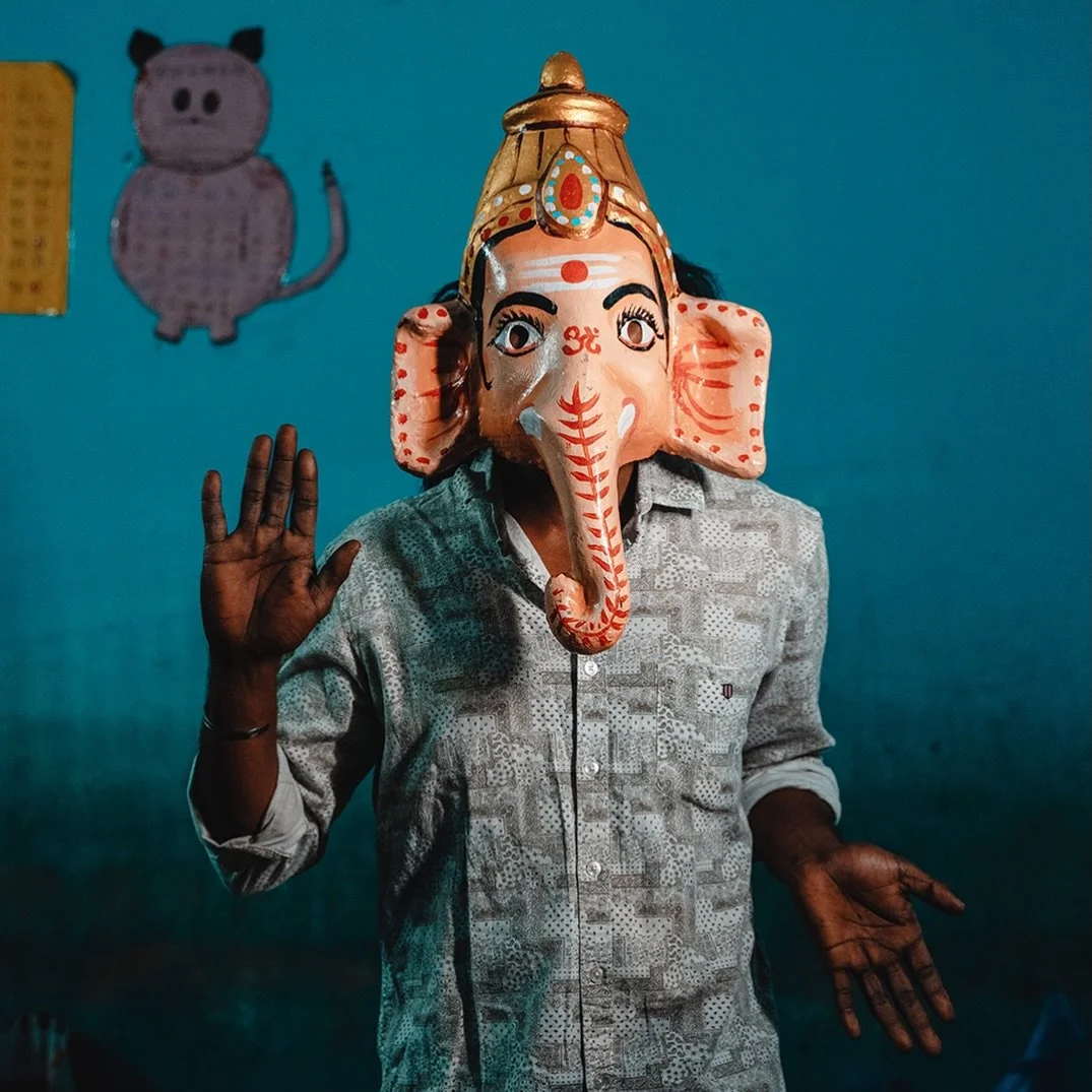 📸 And now for something completely different ~ Ganesha masks, a crying baby, my favorite people and a mouse on the wall?! (iykyk) A magical moment of myth only the divine could orchestrate. I love you India! Will let @mcyogi explain the rest. 

Whic