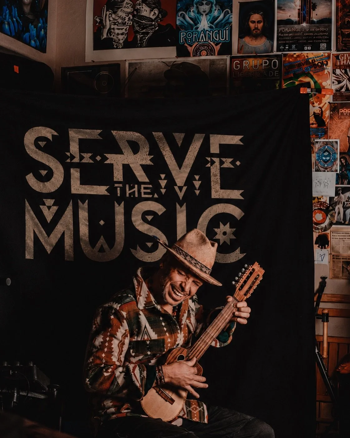 When @porangu&iacute; called to ask if I could design his next tour, my Spider Woman senses lit up. I could feel the web of consciousness wanting to weave. It&rsquo;s essence appeared the moment he spoke the name: Serve the Music✨

Having supported +