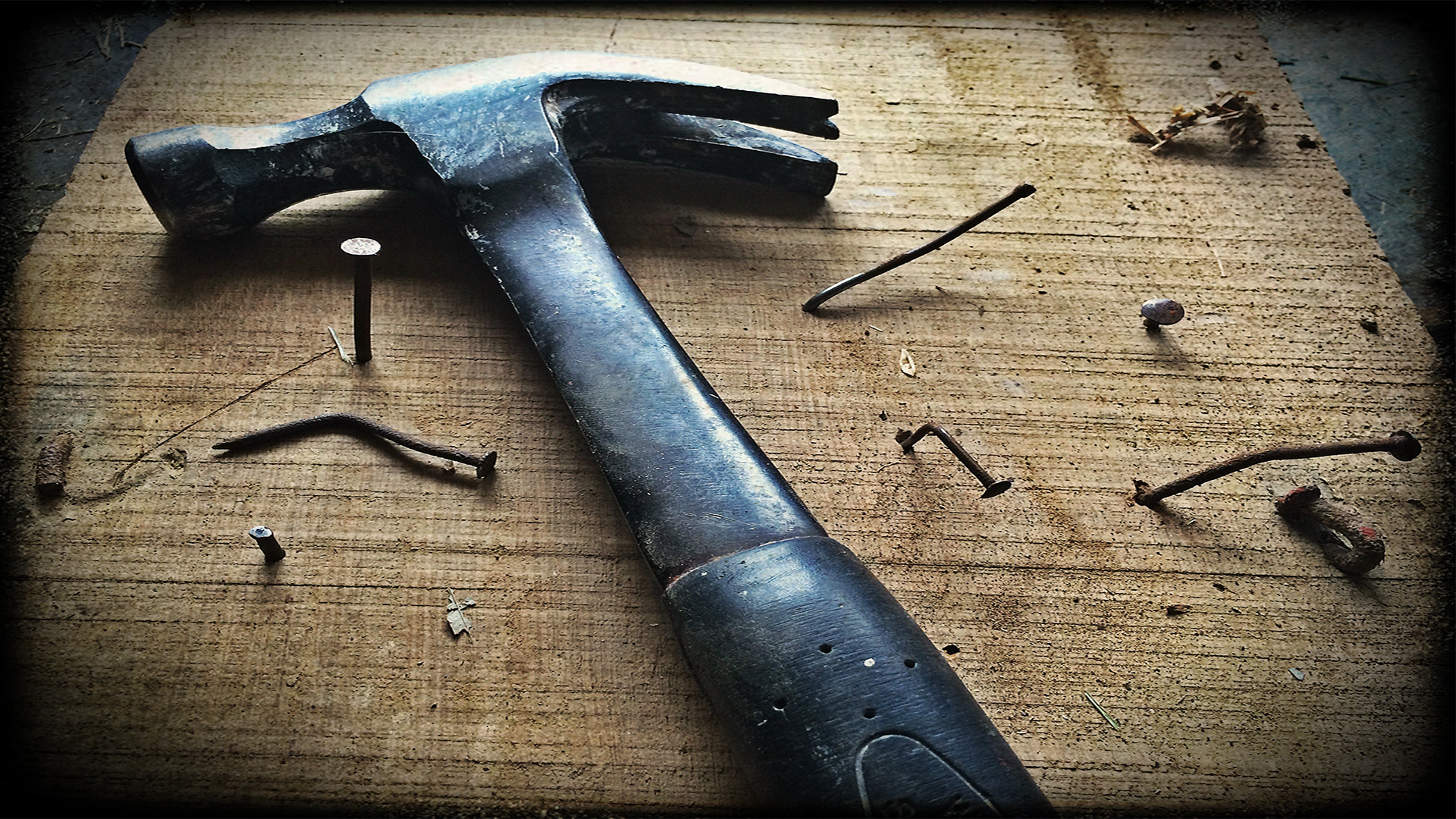 Hammer driving Nails.png