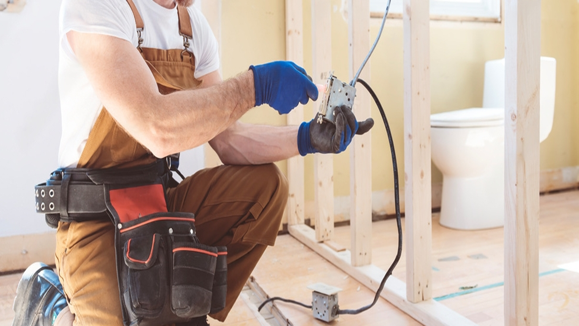 Electrician on Plug.png