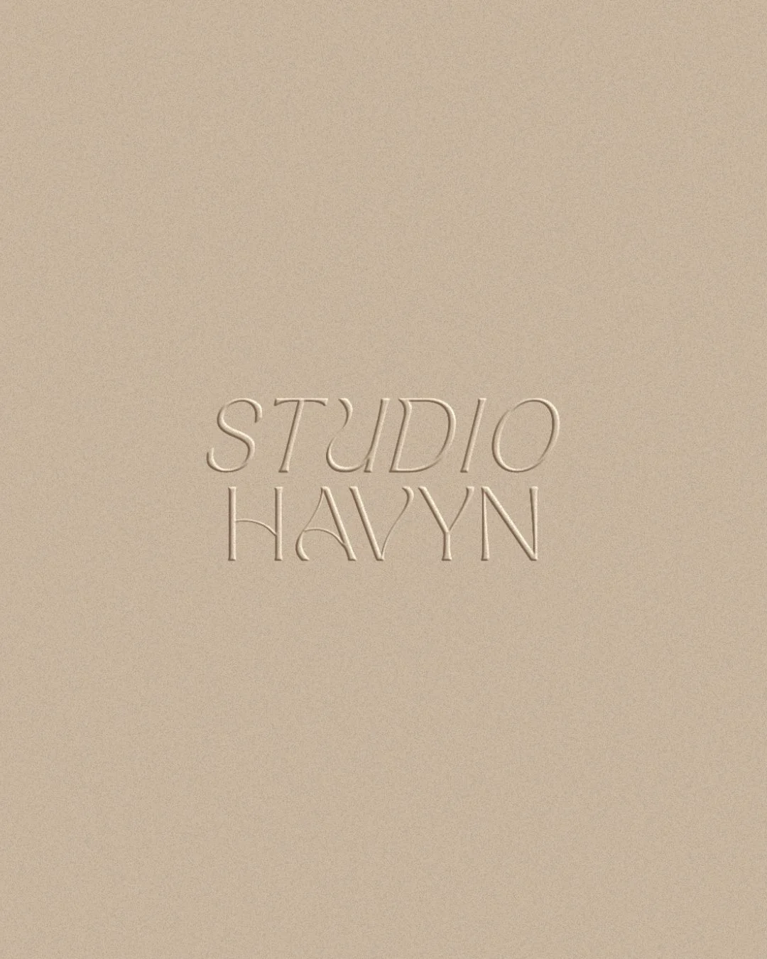 Some brands asked to be noticed. Others ask to be felt.

For @studiohavyn we crafted a minimal aesthetic that moves gently but intentionally: soft curves, mirrored details and earthy tones.

We designed this to feel how her work does - considered, cl