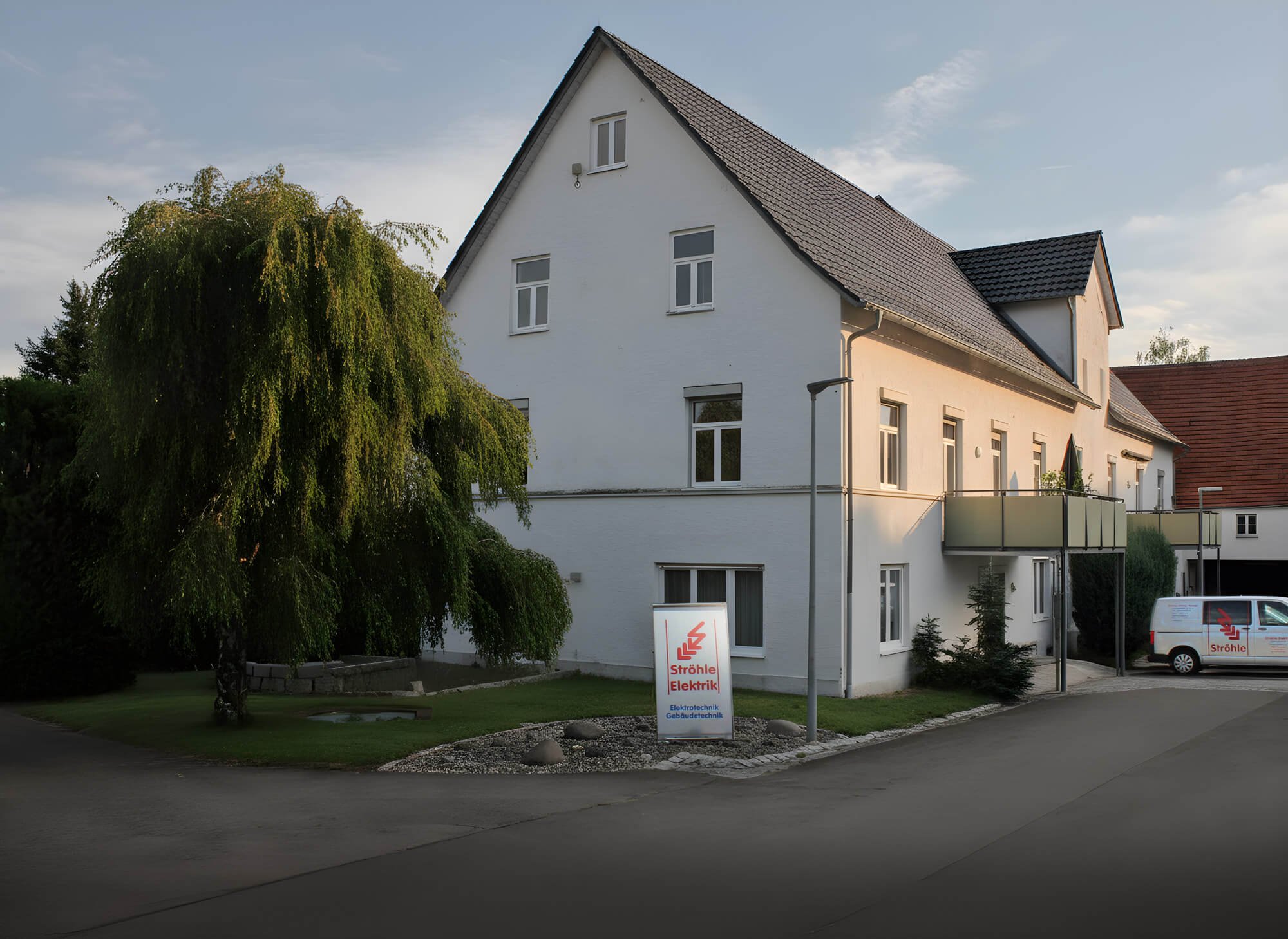 Aussenansicht des Firmengebäudes von Ströhle Elektrik in Sontheim an der Brenz.