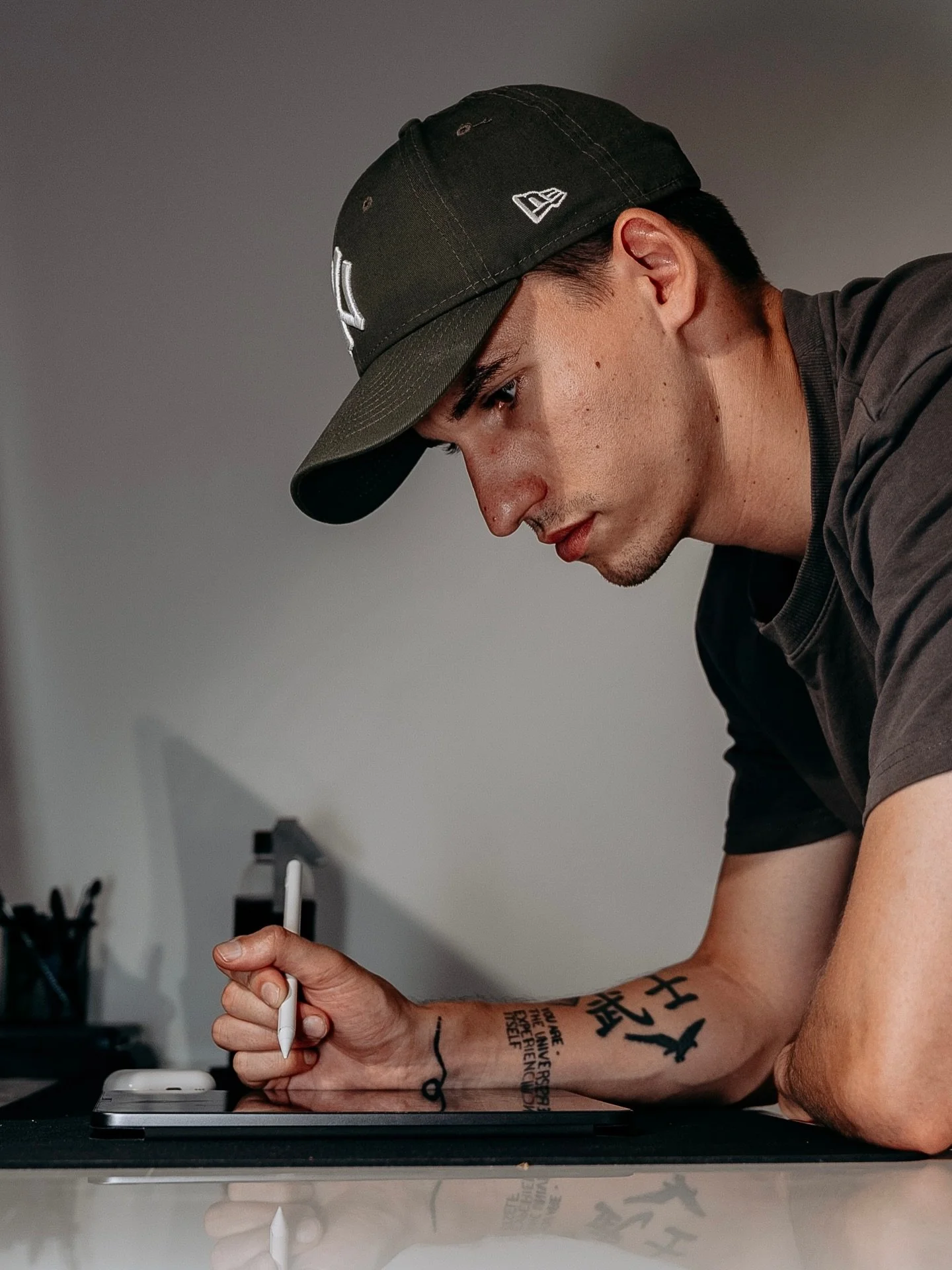 Warum so viele Unternehmer, Freelancer &amp; Agenturen bei Ads scheitern &ndash; und wie es richtig geht

Der h&auml;ufigste Grund: fehlende Strategie &amp; fehlendes Fundament.
Viele verlassen sich auf den &bdquo;Boost-Button&ldquo; oder posten Inha