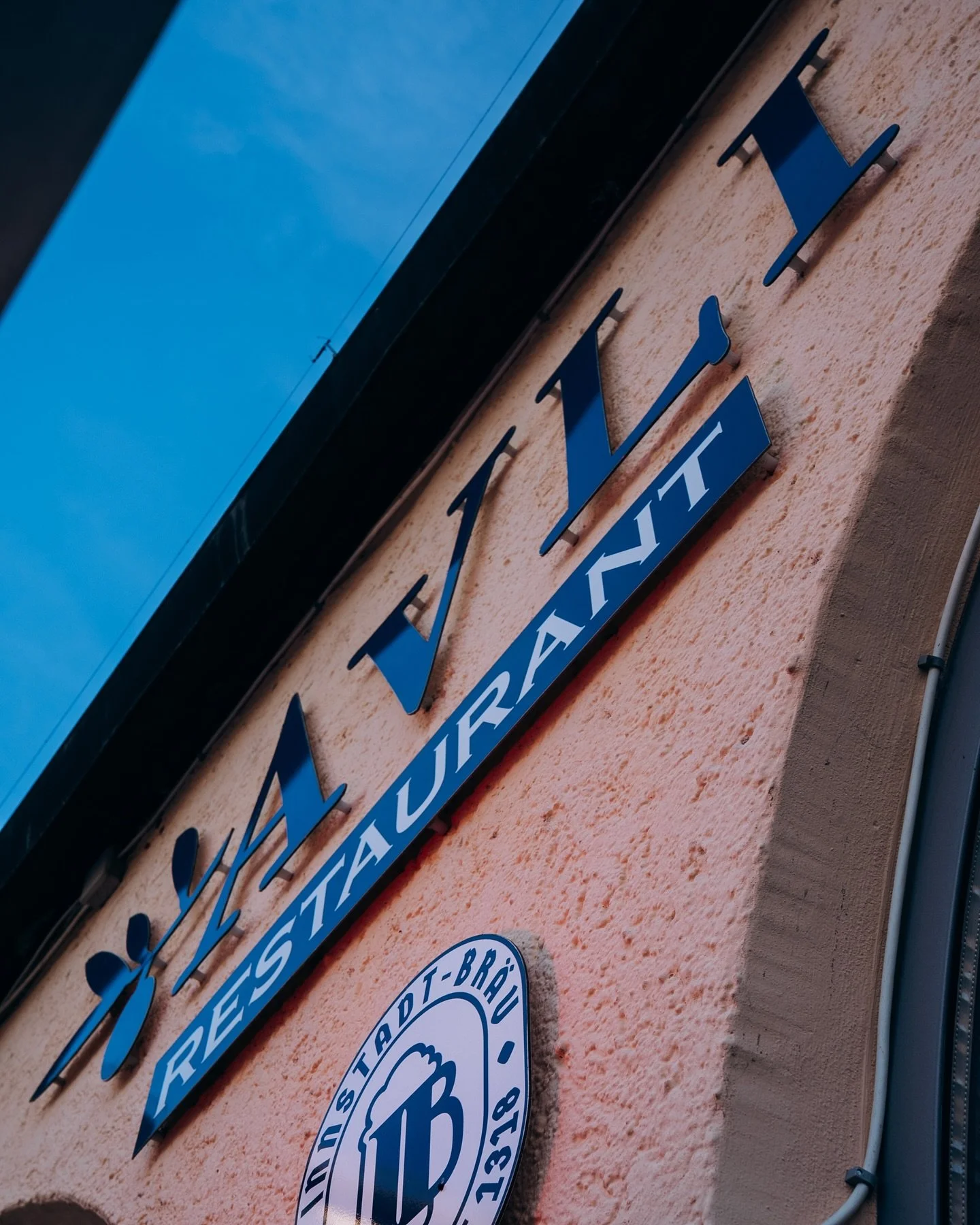 Frisch, modern und appetitanregend &ndash; Das Avli wird digital! 🤳

Das Avli bringt seine Speisekarte ins digitale Zeitalter: G&auml;ste k&ouml;nnen bald bequem direkt am Tisch bestellen &ndash; und das nicht nur effizient, sondern auch visuell ver