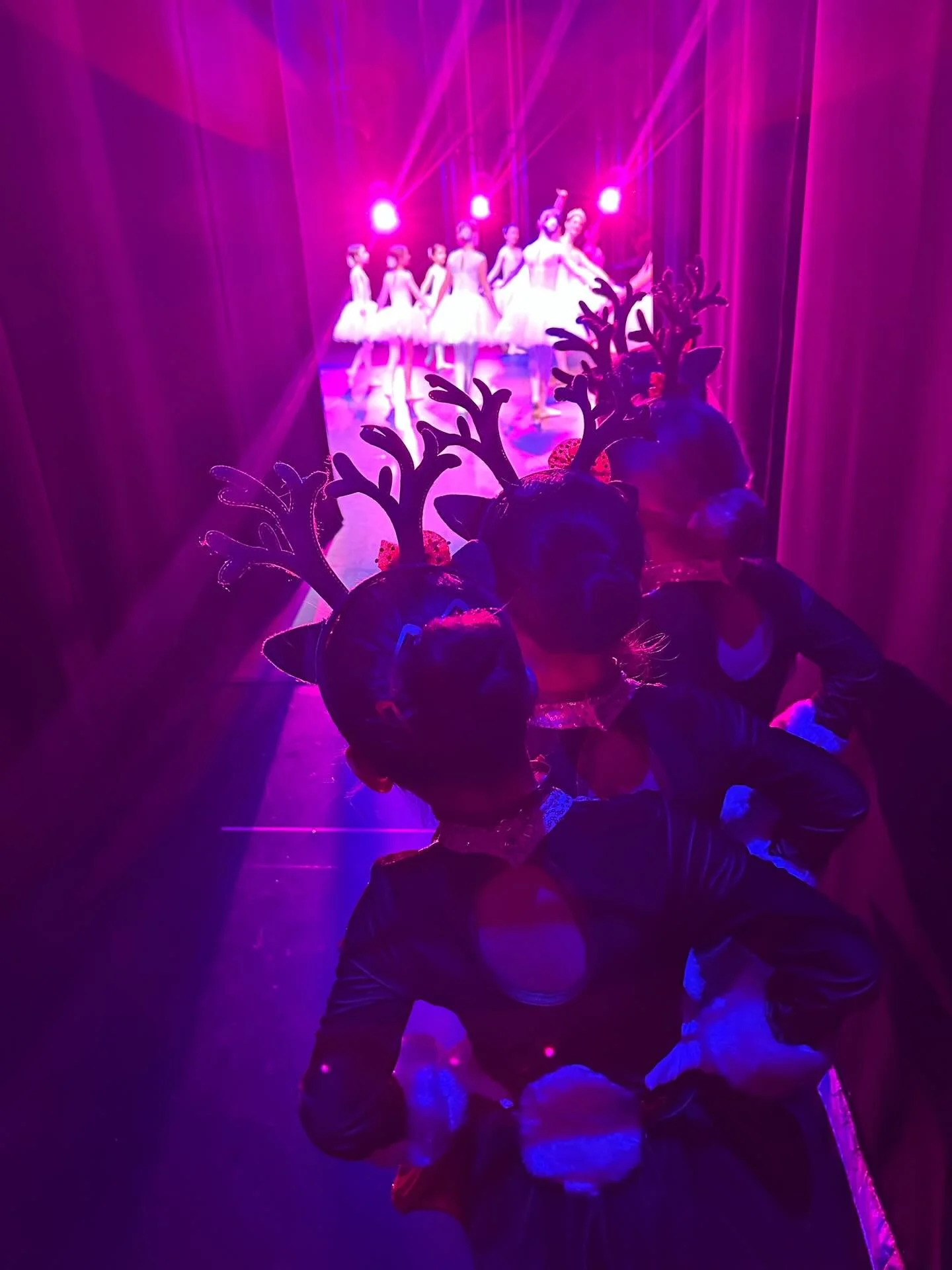 Waiting in the wings. 🤍

#danceathaventn #havendancetn #nutcracker #backstagelife #tinydancers #thenutcrackeraholidaycelebration #franklintn