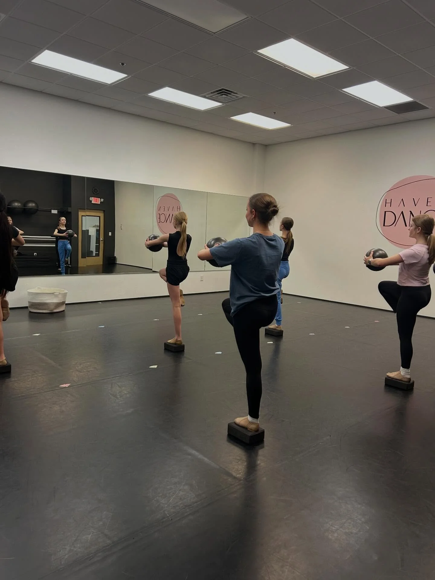 Back from Spring Break.
Right back into the work.

Because this is where the growth happens.

#techniqueclass #danceathaventn #havendancetn