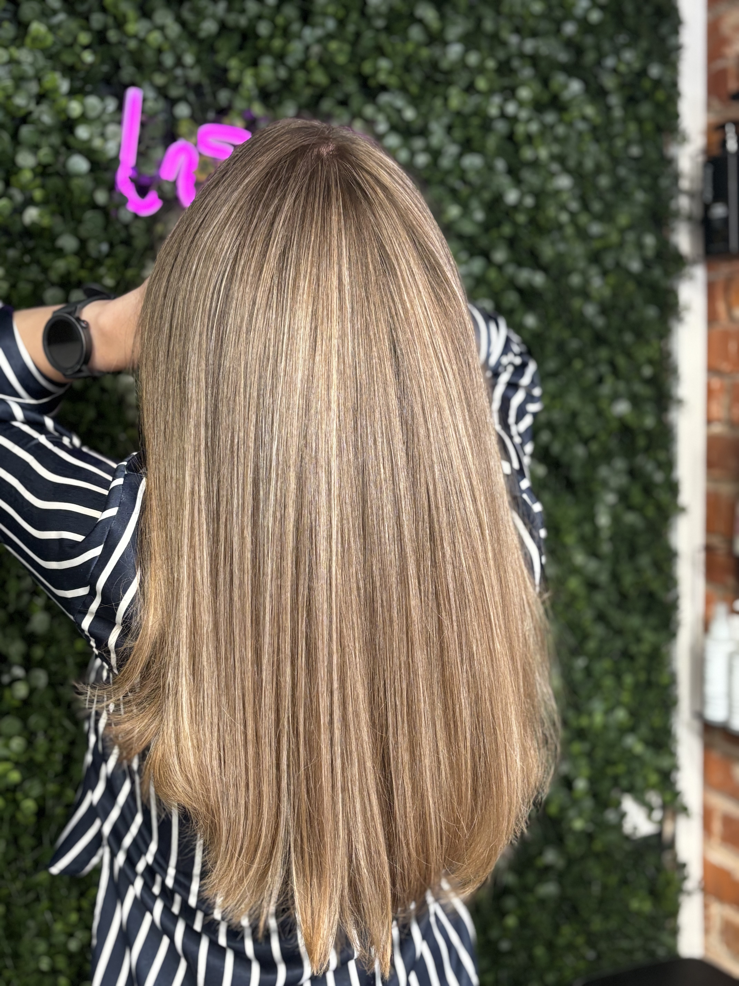 Kiharad by Sandra - naiste ja meeste juuste lõikused, värvimine ja soengud