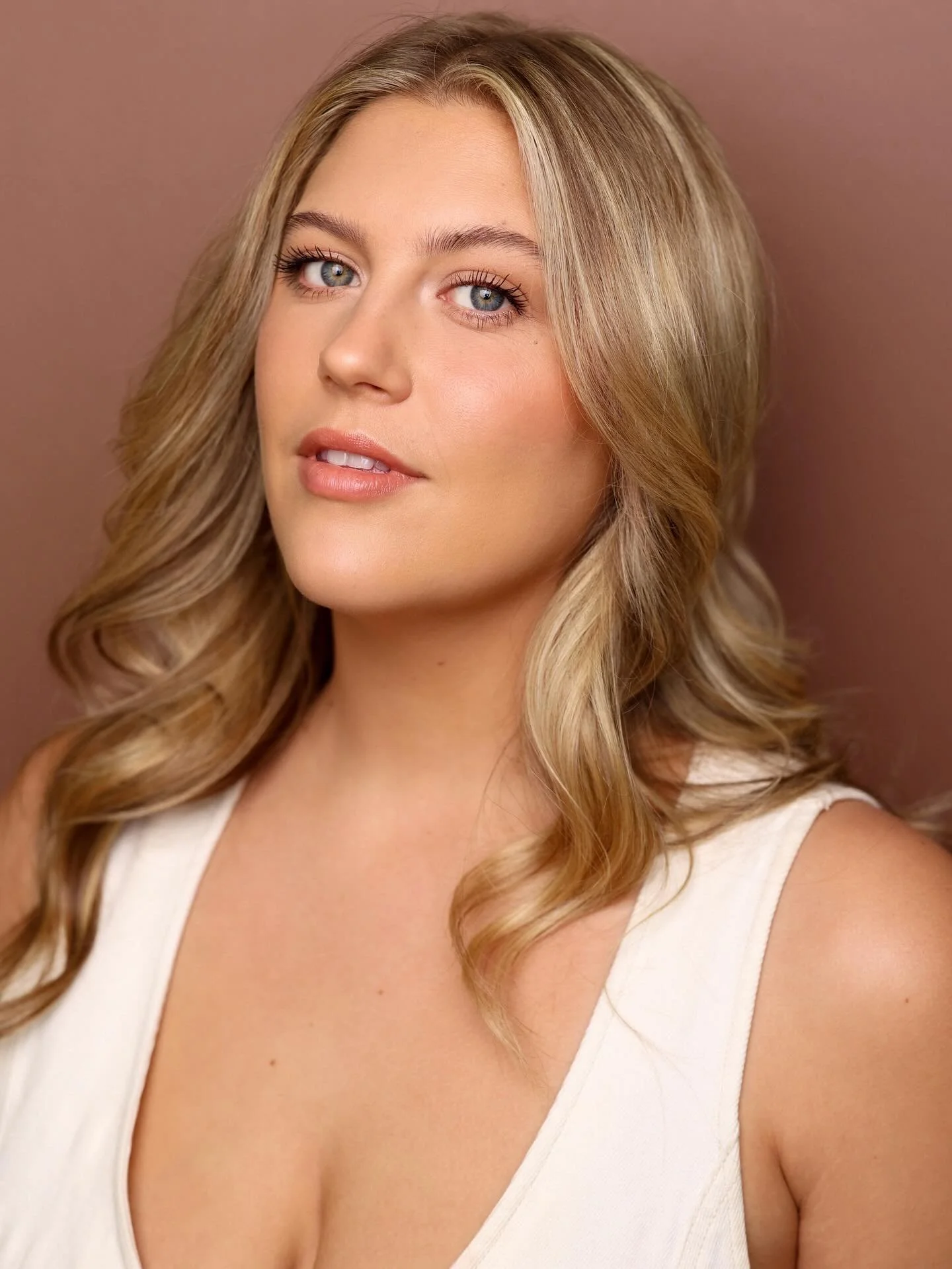 Bella in New York 

makeup by @anayipuig