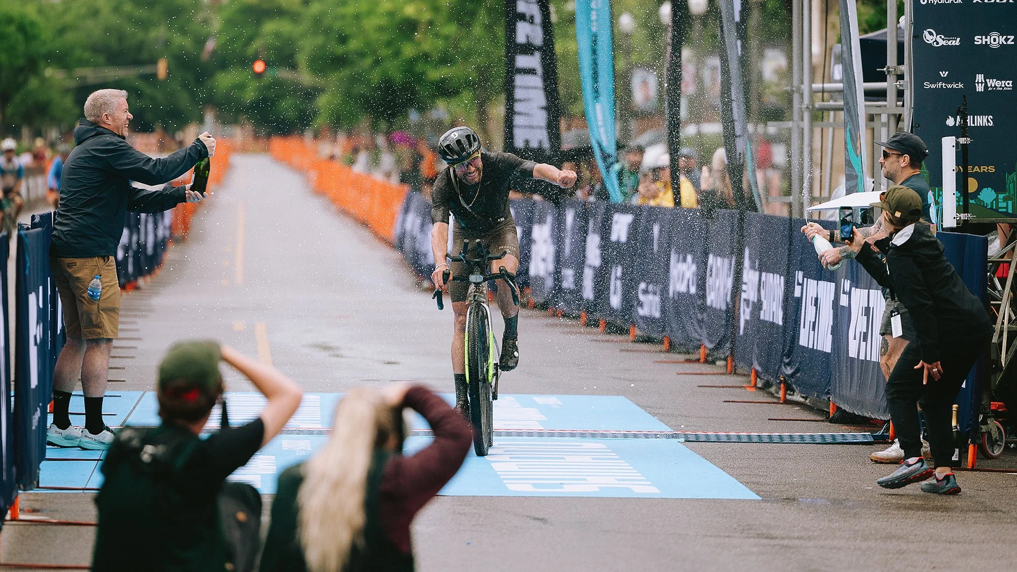 Robin-Gemperle-prototype-Scott-Addict-Gravel-32-inch-gravel-bike_photo-by-Ri-Ganey_2026-Unbound-XL-win-finishline.jpg