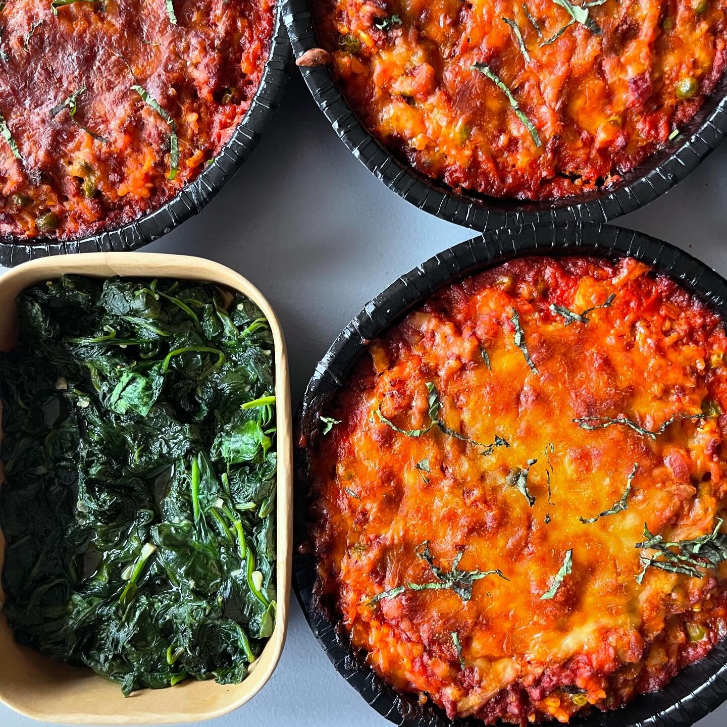 ORDER UP : Riso al Forno (Baked Arborio rice with meat sauce and cheese), Saut&eacute;ed Spinach🇮🇹

#globalcuisine #foodporn #appleton #greenbay #food #neenah #veteranowned #foodlover #veterans #letmecookforyou #home #madefromscratch #homedelivery 