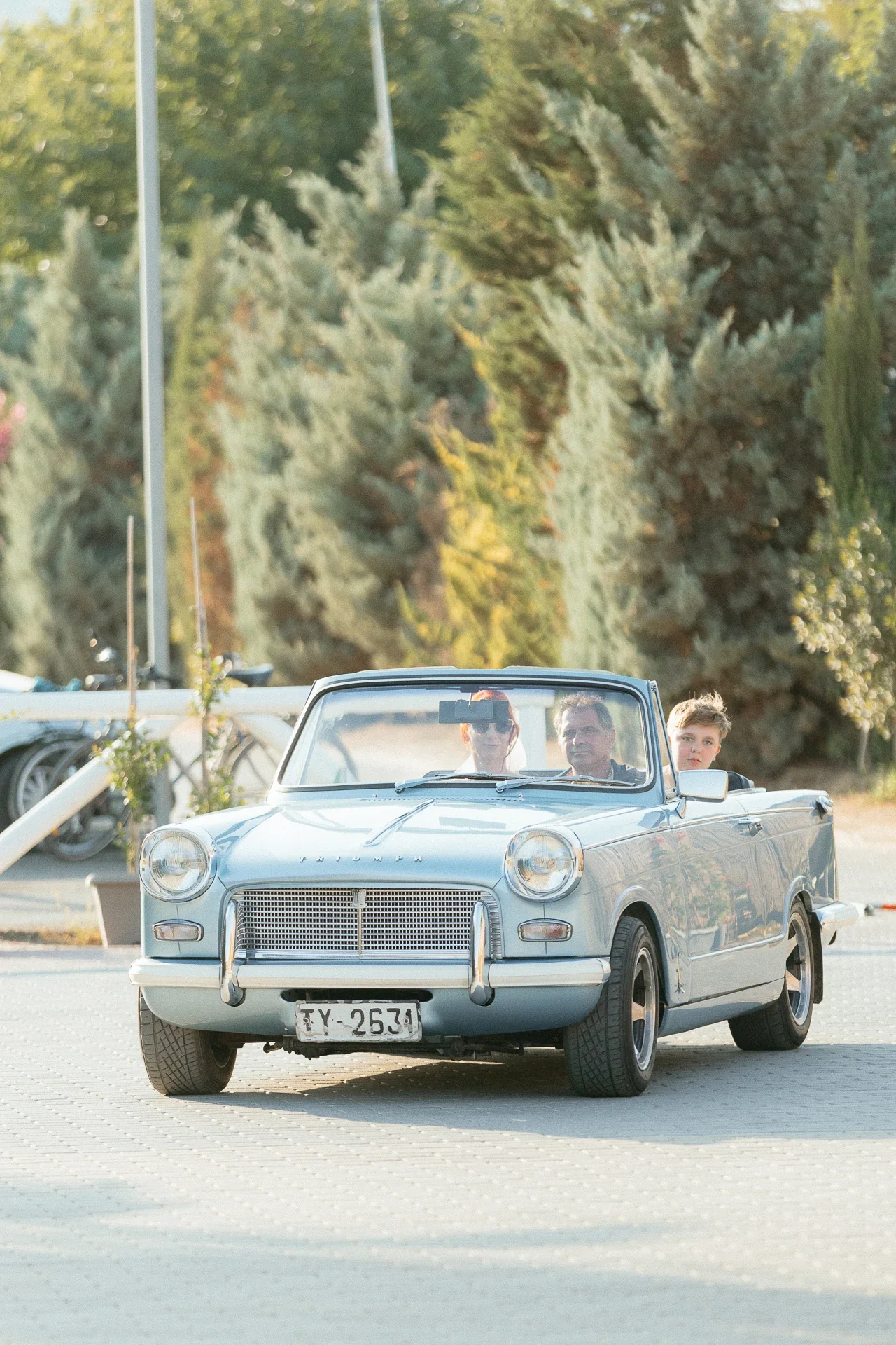 bride-with-a-vintage-car.webp