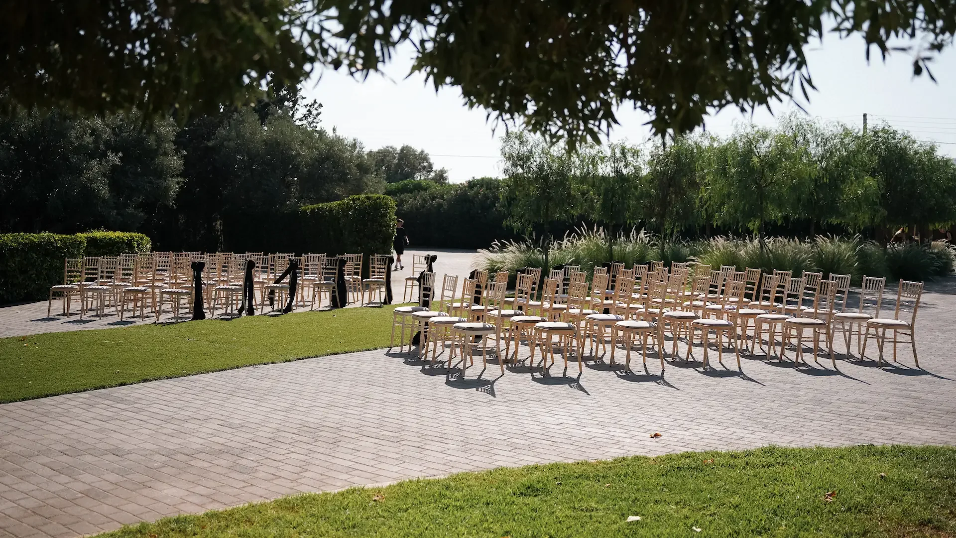 decorated chairs of the wedding aisle by plan and simple diy lab