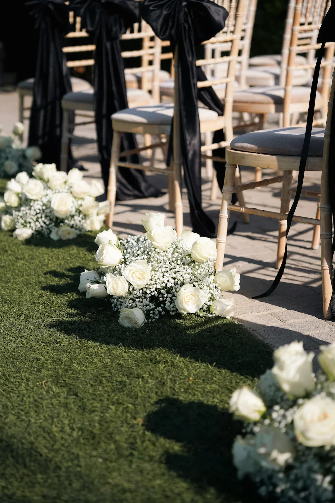 floral decorations at orizontes estate