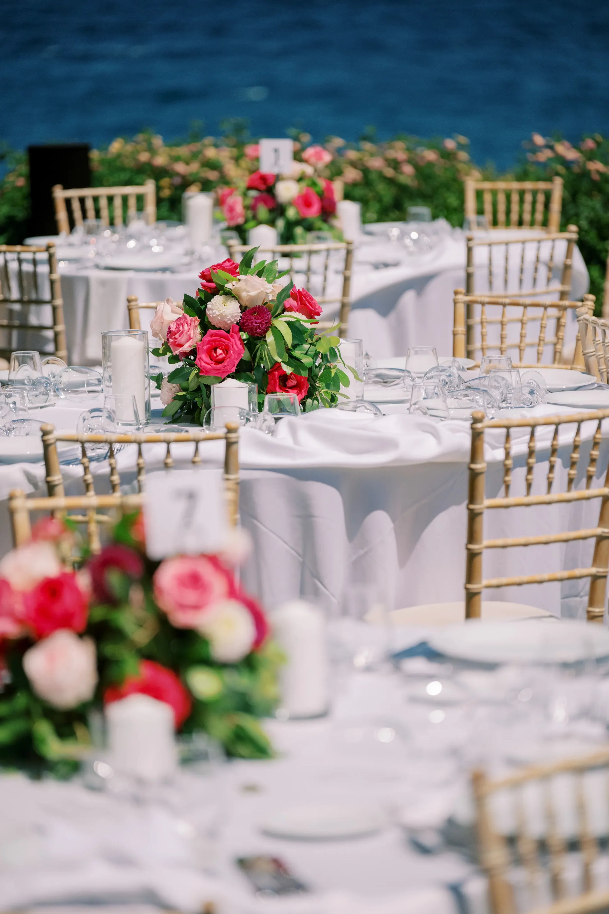 a beautiful table floral decoration at a wedding at the athenian riviera
