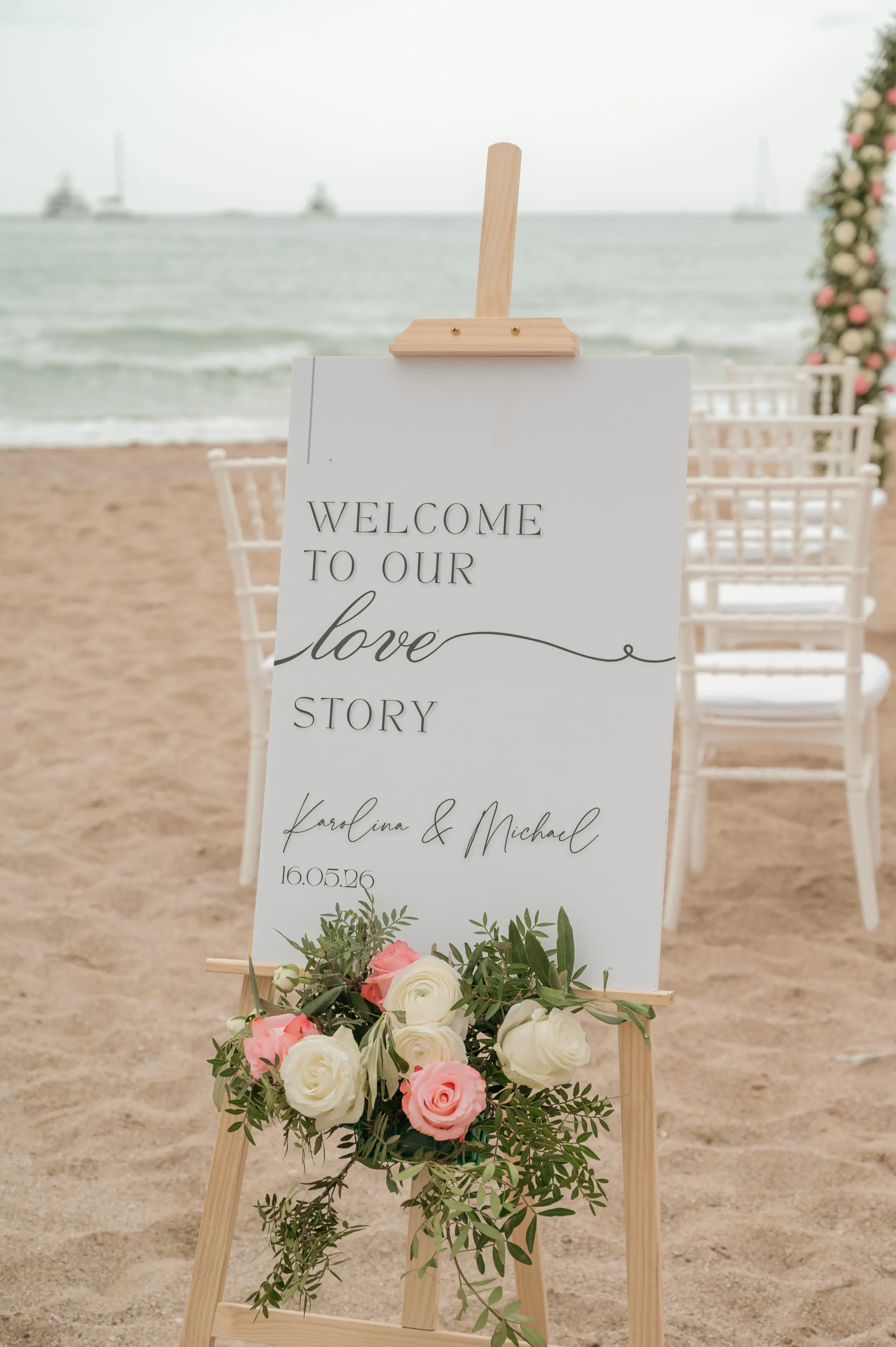 welcome-sign-on-a-beach-wedding.webp
