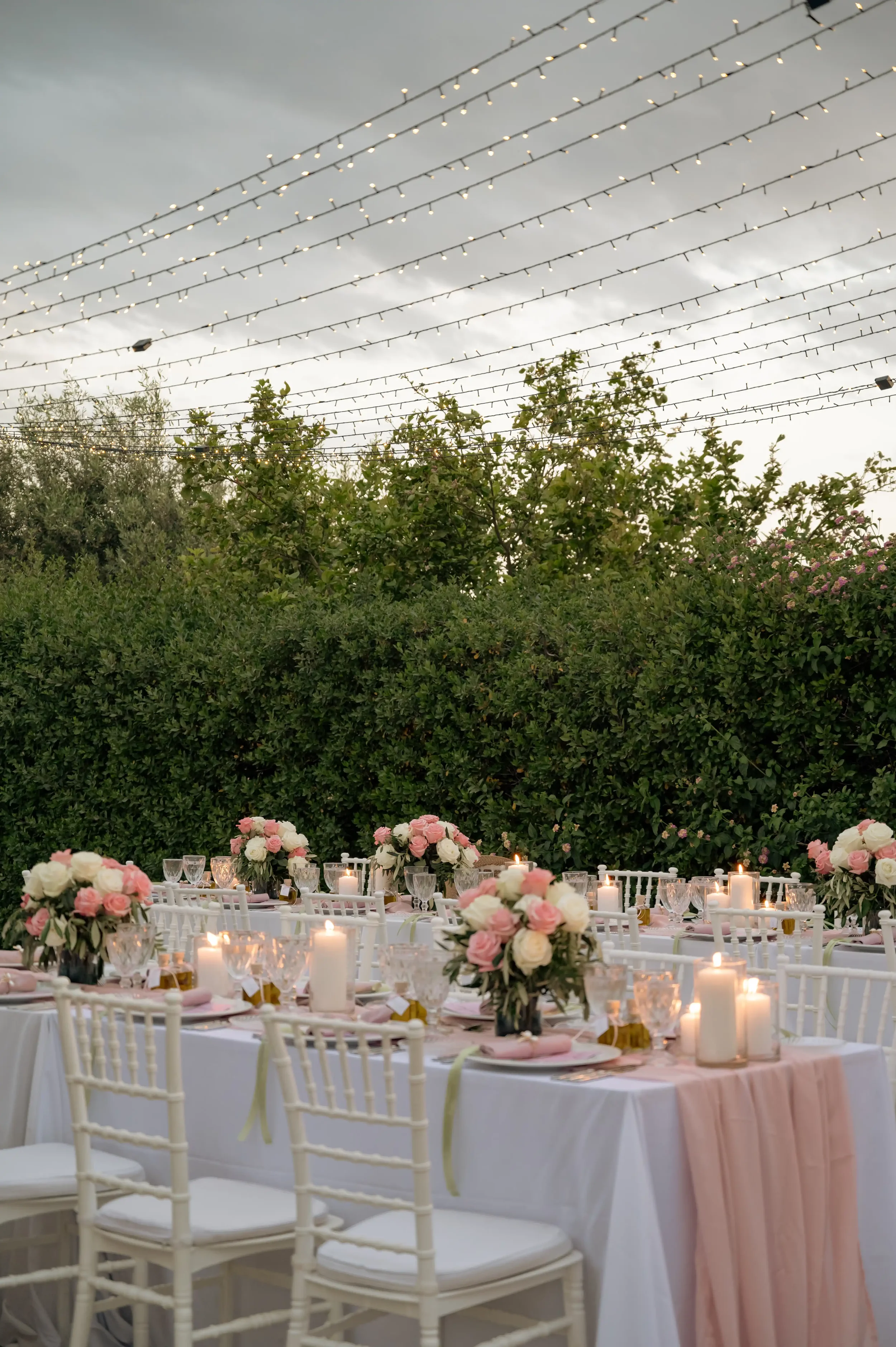 linens-decorating-a-wedding.webp