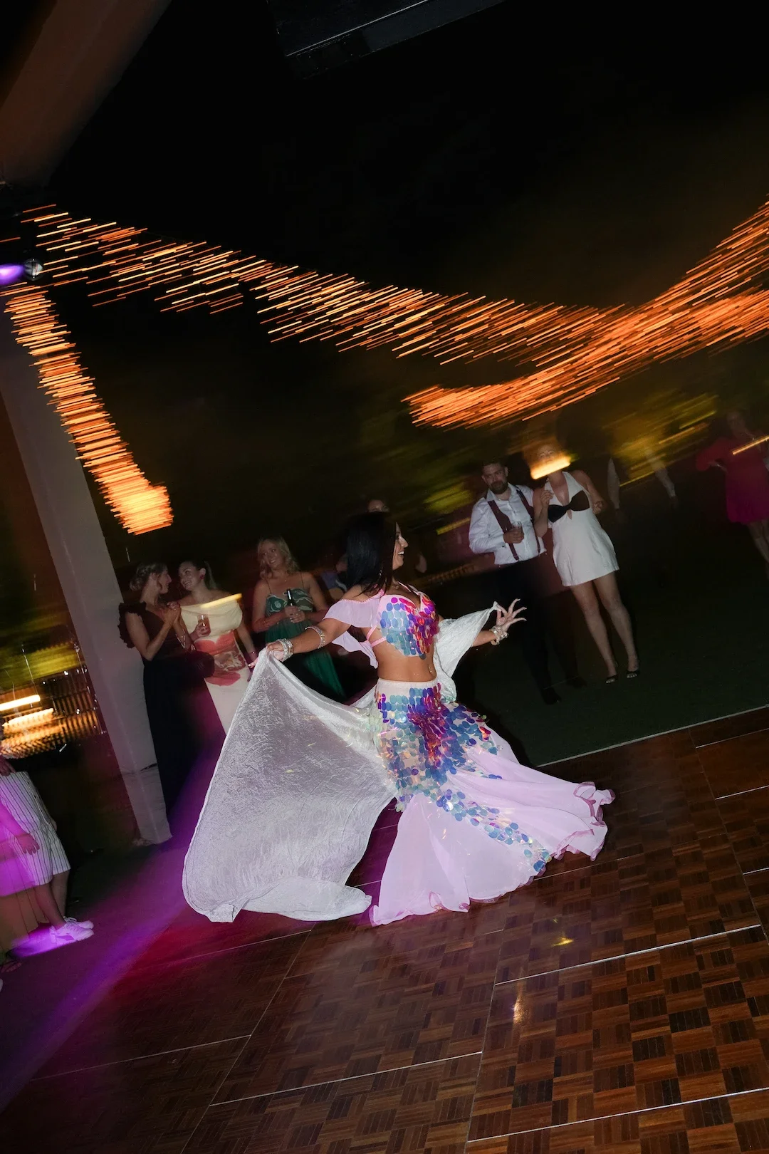 oriental dancer performing at orizontes estate