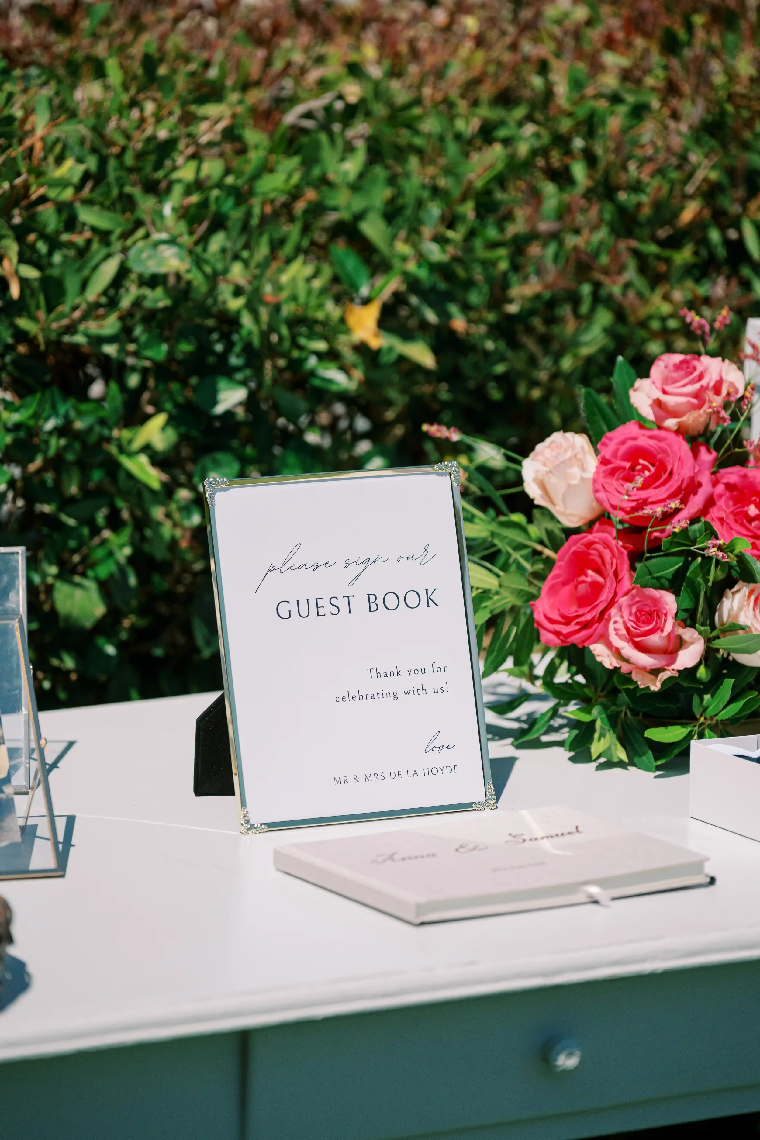 guestbook-decorations.webp