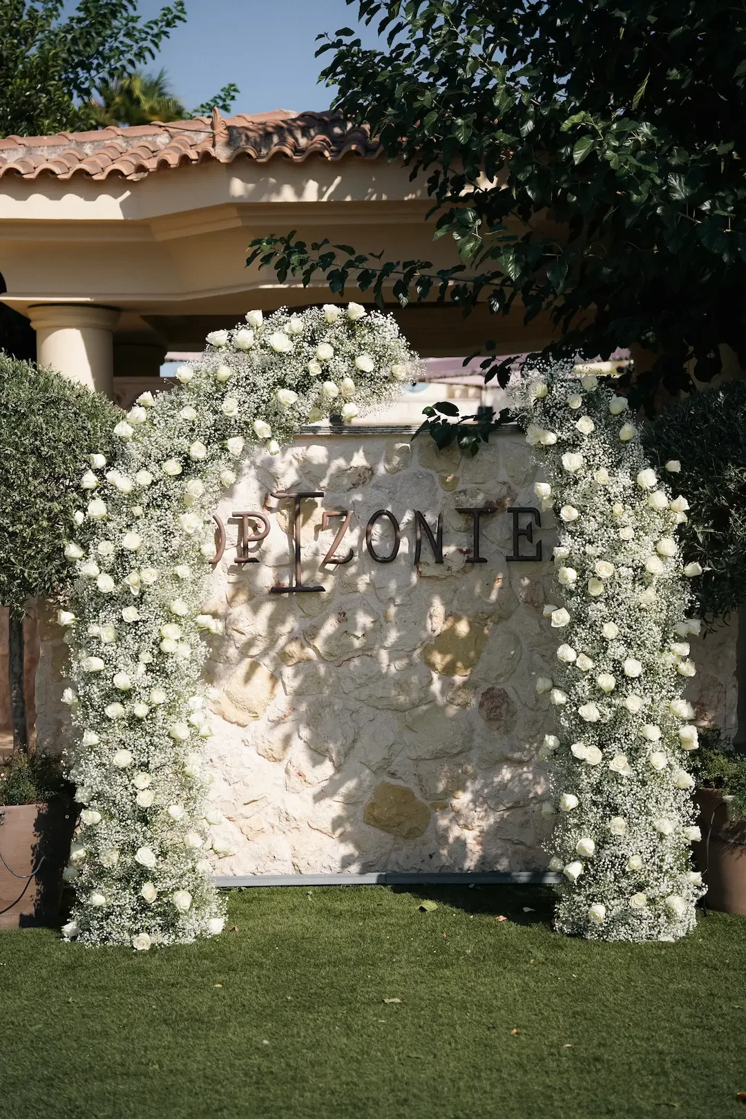 floral arch orizontes estate