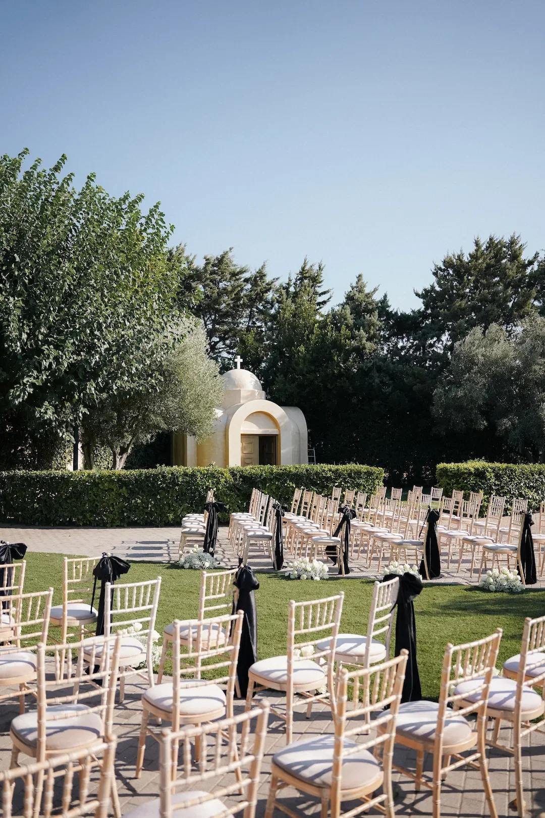 glamorous decorated wedding aisle at orizontes estate