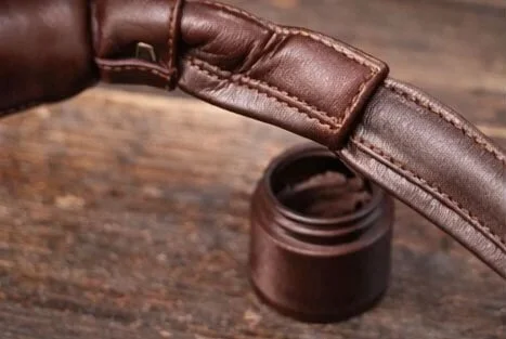 Repairing minor cracks on a leather handbag handle using professional leather filler
