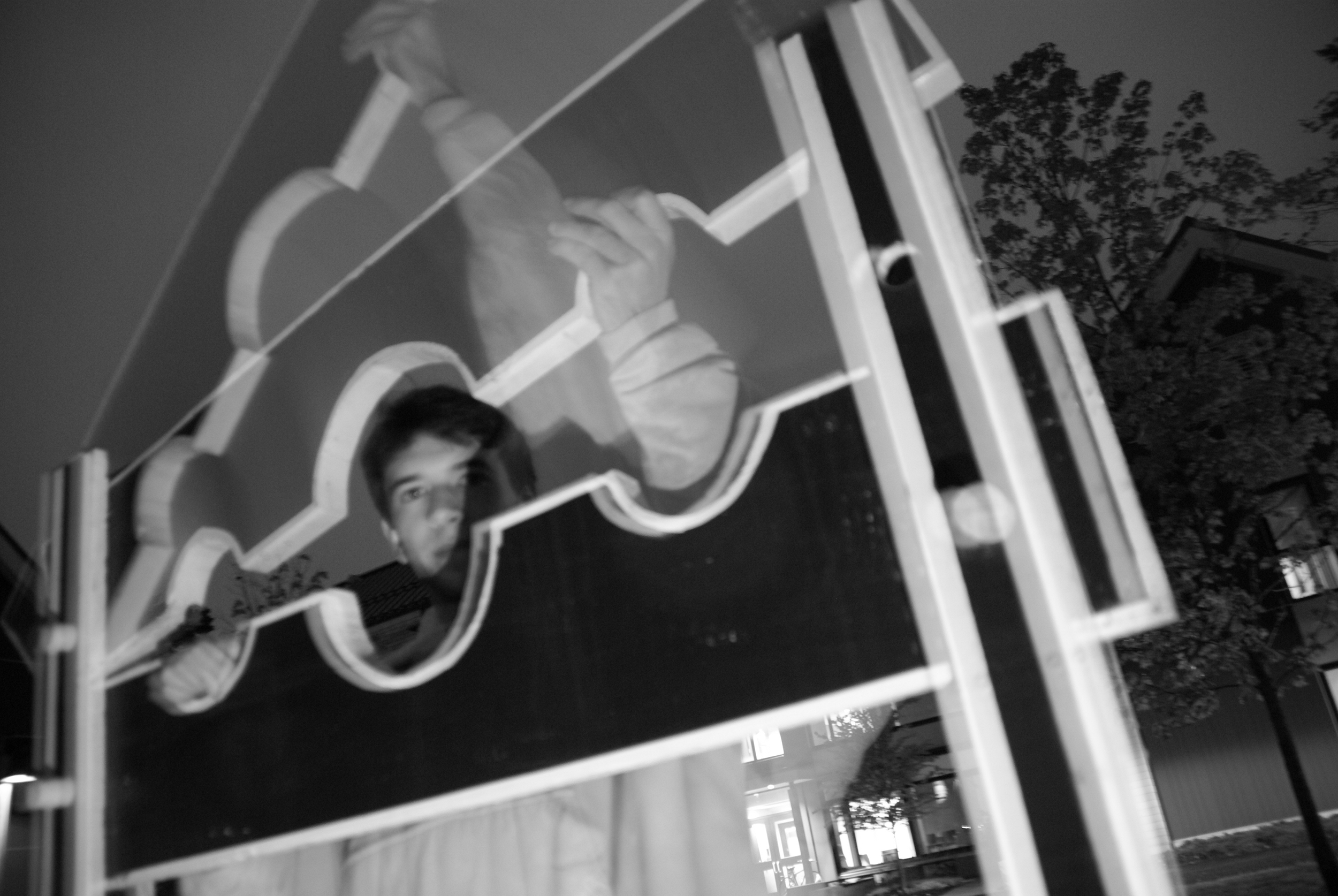 demonstrating the pillory's open/close function