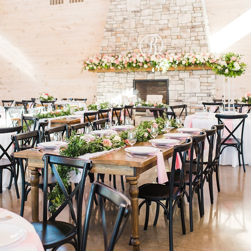 We&rsquo;re still in awe of how beautifully T+T&rsquo;s details came together. It was floral heaven and the touch of pink and green made this September wedding a show stopper! 

We highly recommend pulling color in through your table decor, whether t