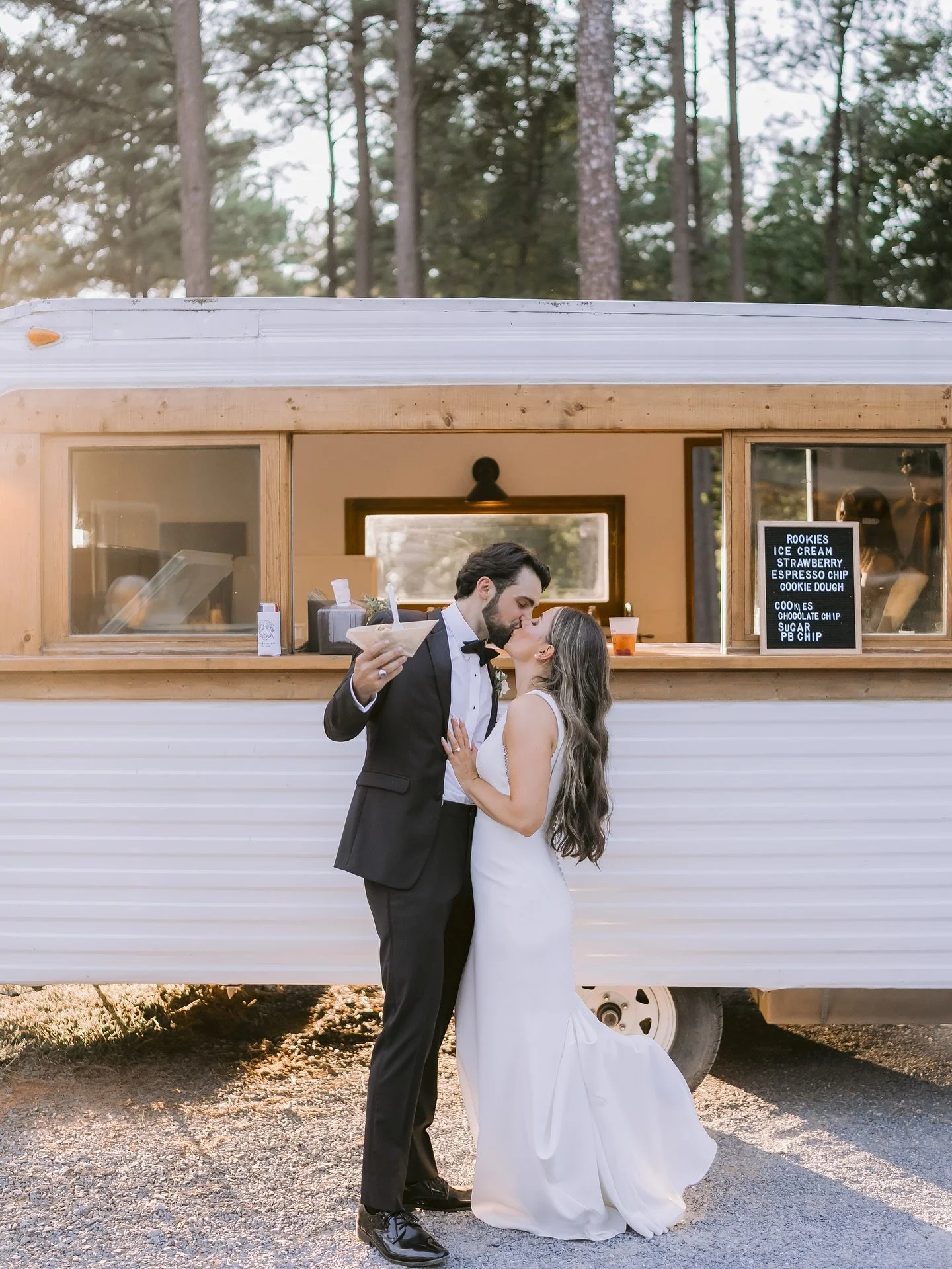 This weekend kicks off our busiest half of the year, so it&rsquo;s only fitting that we share some moments from our last August wedding ✨! 

With the help of perfect, unseasonably cool weather and the perfect group of wedding goers, the Corbetts had 