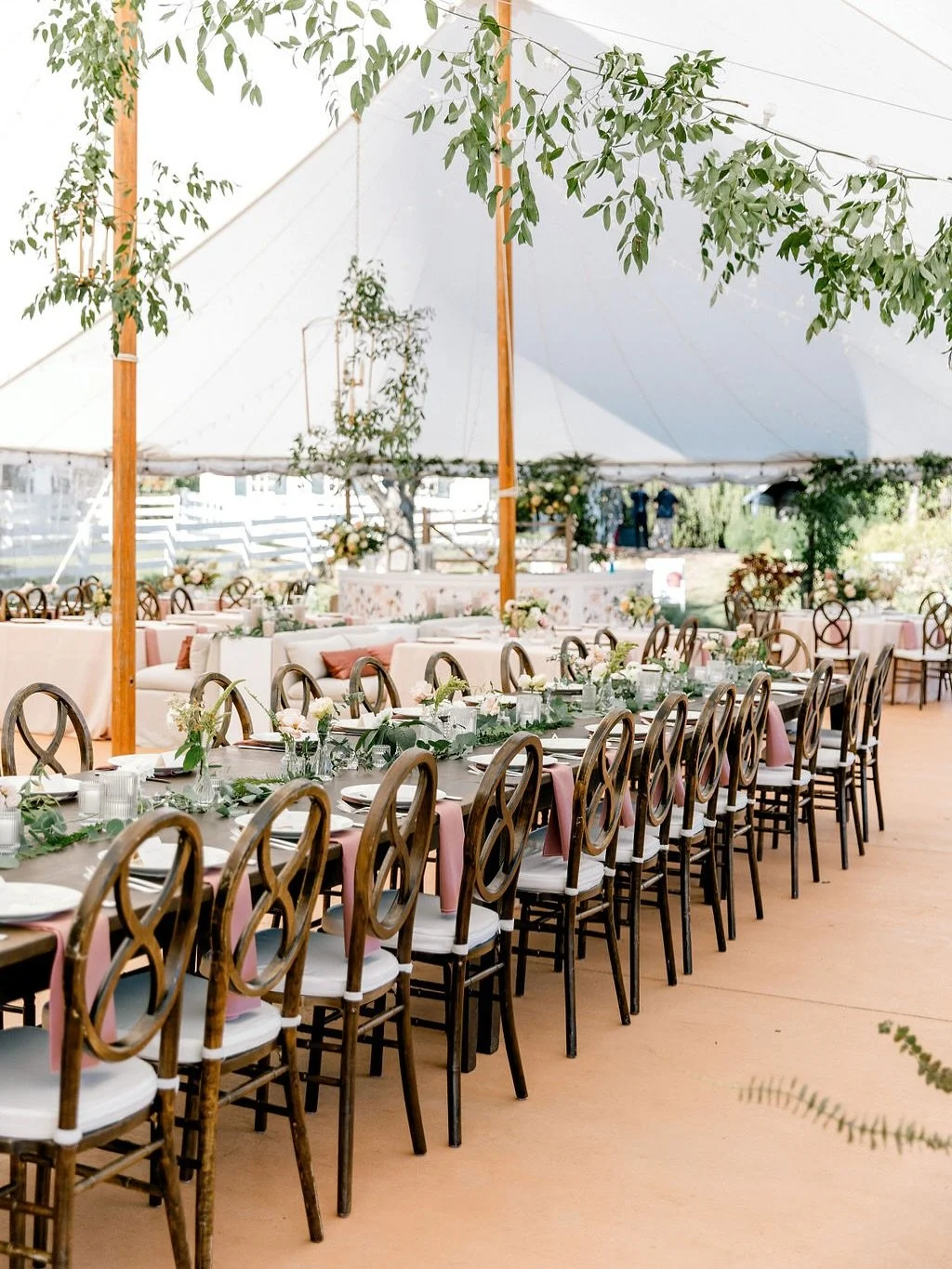 Details too dreamy for you to miss.🤍 

When it comes to elevating your wedding day, think personal, cohesive, and attainable. Whether it&rsquo;s the color of a napkin or adding soft seating to your guests&rsquo; experience, there are infinite ways t