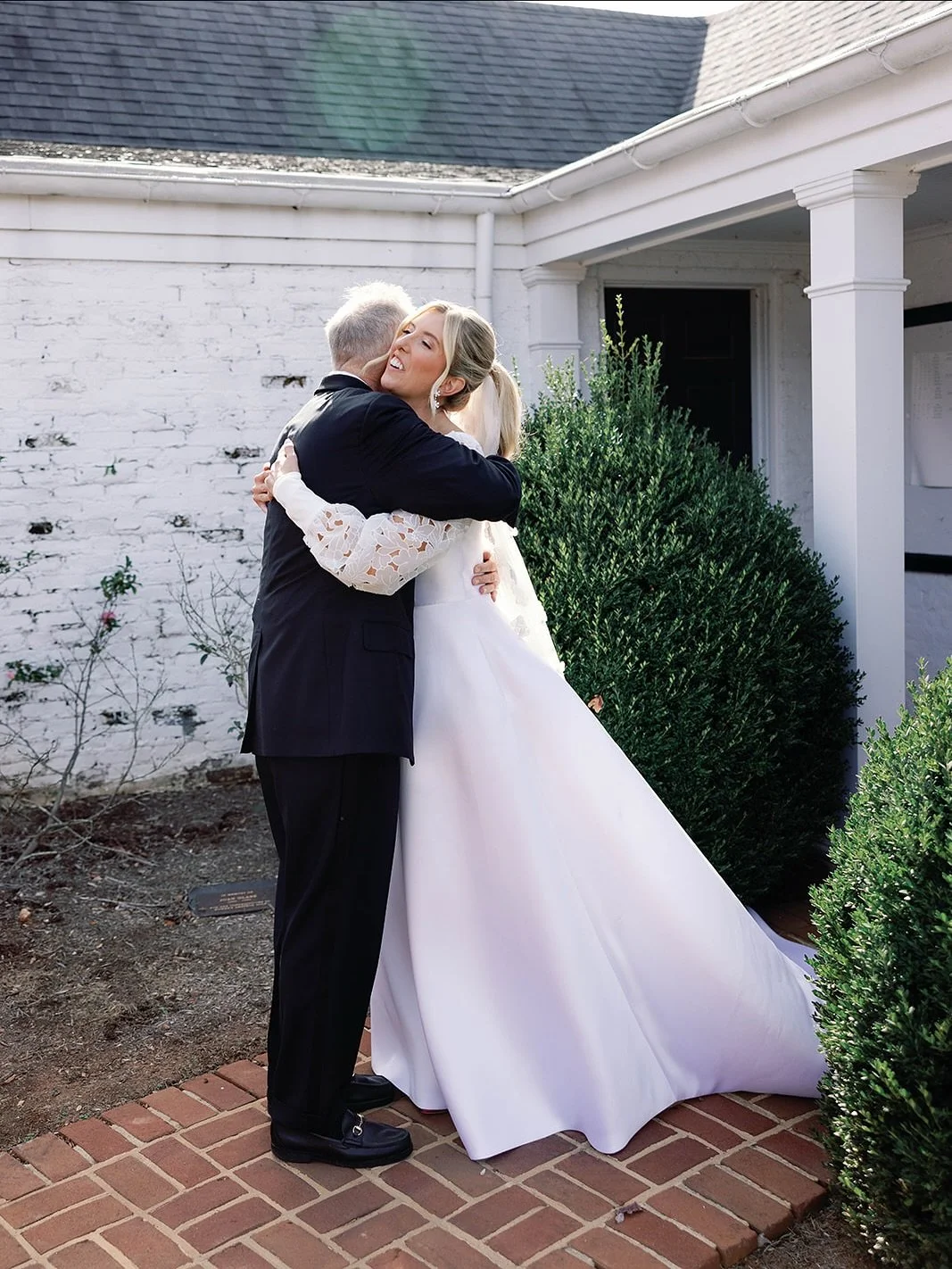 When low country comes to the mountains of Virginia 🩷

This timeless yet spunky day featured beautiful greens and pinks fit for an unconventional October wedding celebration. Transforming the space, our team of friendors came together to make Celest