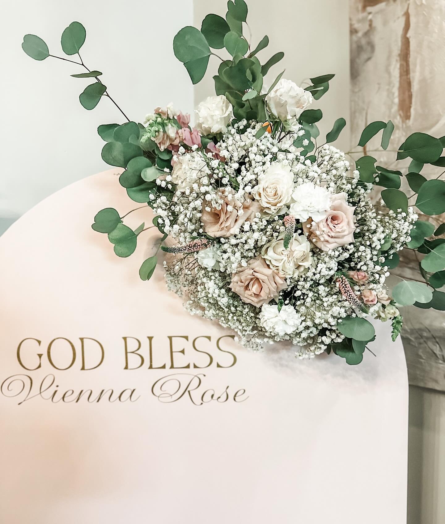 A graceful celebration for Vienna Rose&rsquo;s baptism, filled with soft hues and fresh florals 🤍🌸⛪️ 

We designed custom elegant floral arrangements for our backdrops featuring eucalyptus, blush roses, lilac tones, and neutral textures&mdash;captu