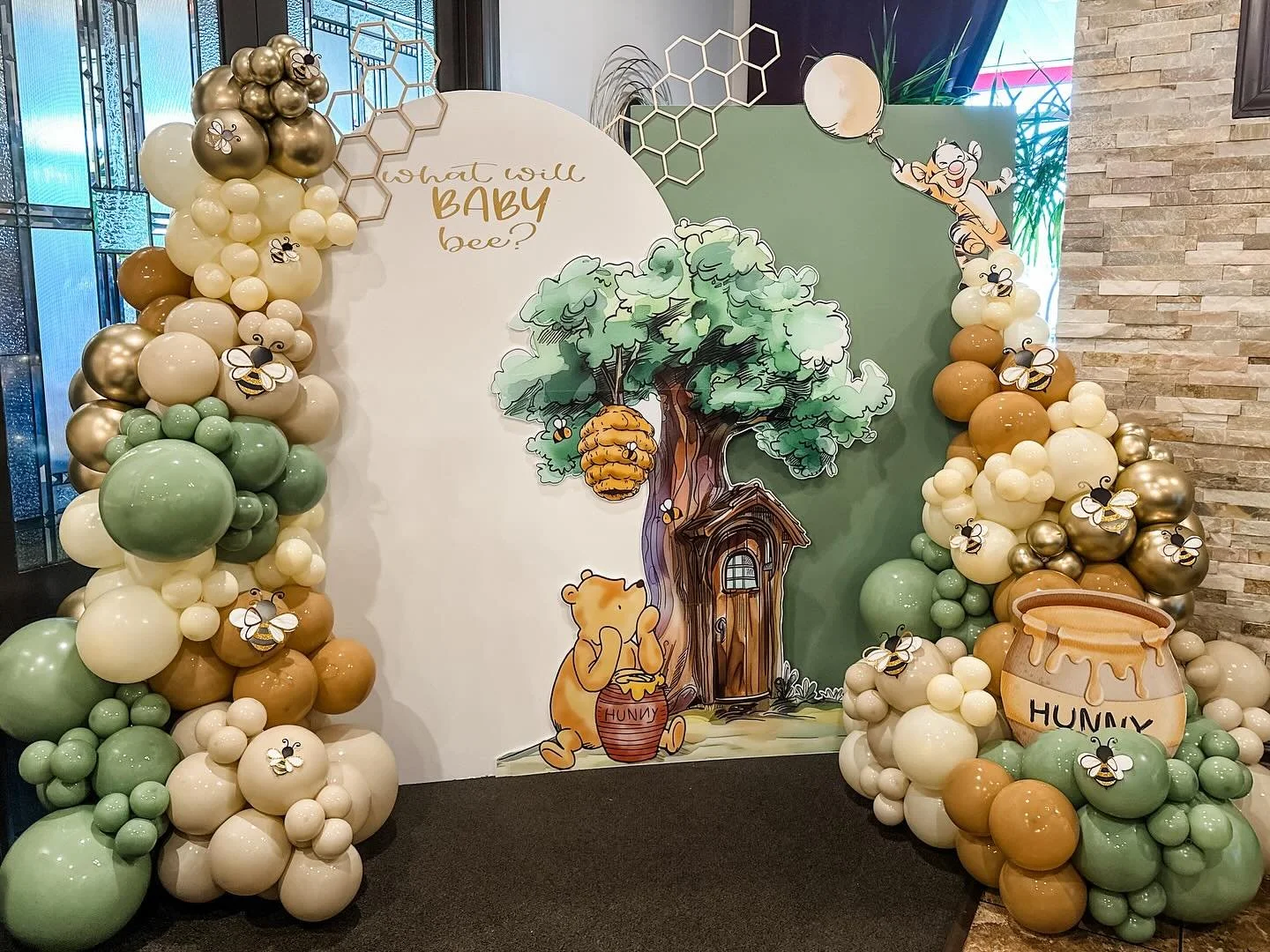 Oh baby! what will Michelle&rsquo;s little honey bee be? 🍯🐝

From golden balloon clusters to buzzing bees and playful Tigger details, every corner of this shower was filled with sweetness + love for the mama-to-BEE 🤎

#babyshowerdecor #whatwillbab