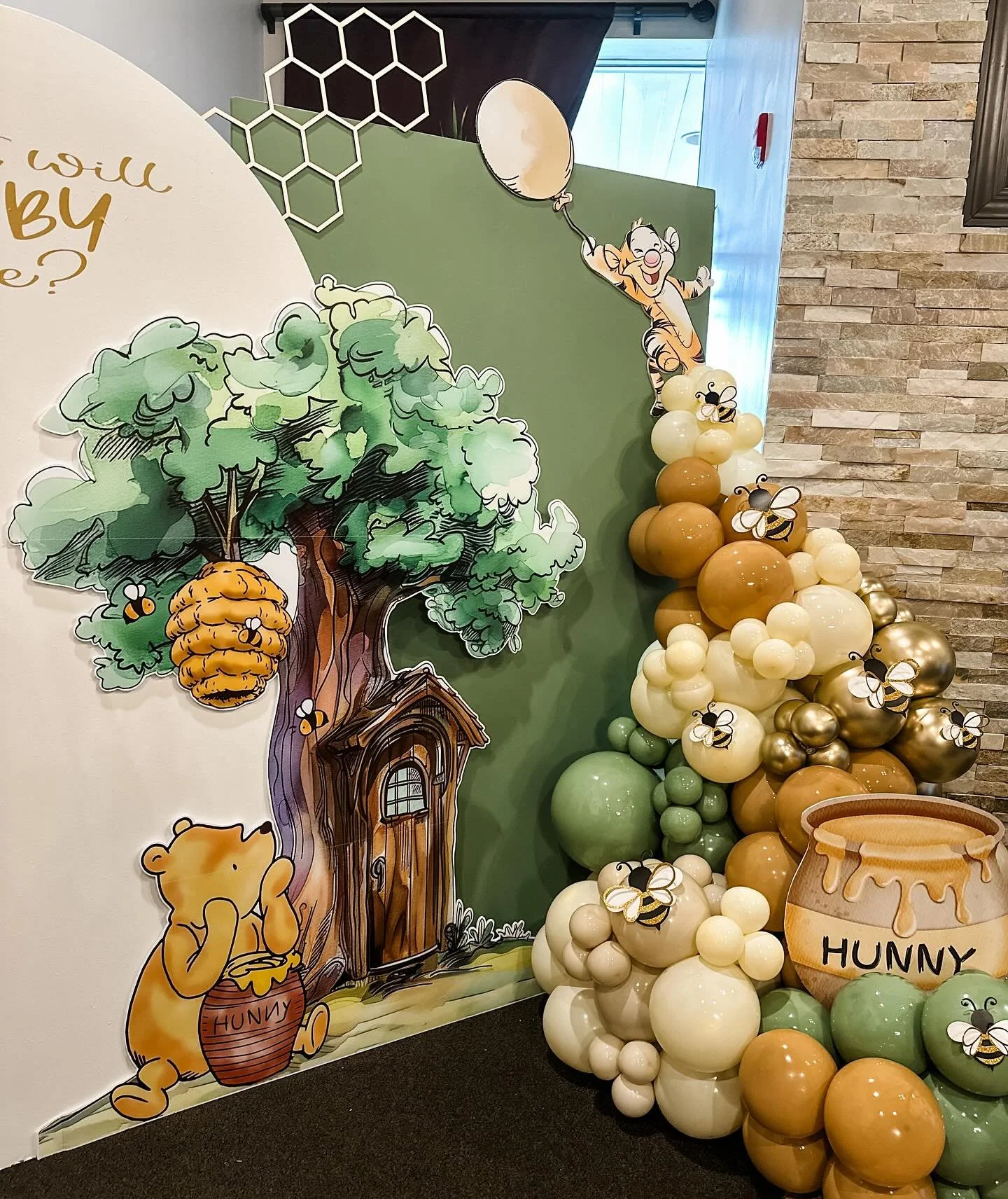 Because the close-ups deserve their moment too 💛🐝 

Every balloon, every bee, every hand-picked detail made this Winnie-the-Pooh shower extra sweet!

#winnethepooh #babyshowerideas #njmom #njballoons #balloonsnj #njballoonartist #njeventplanner #nj
