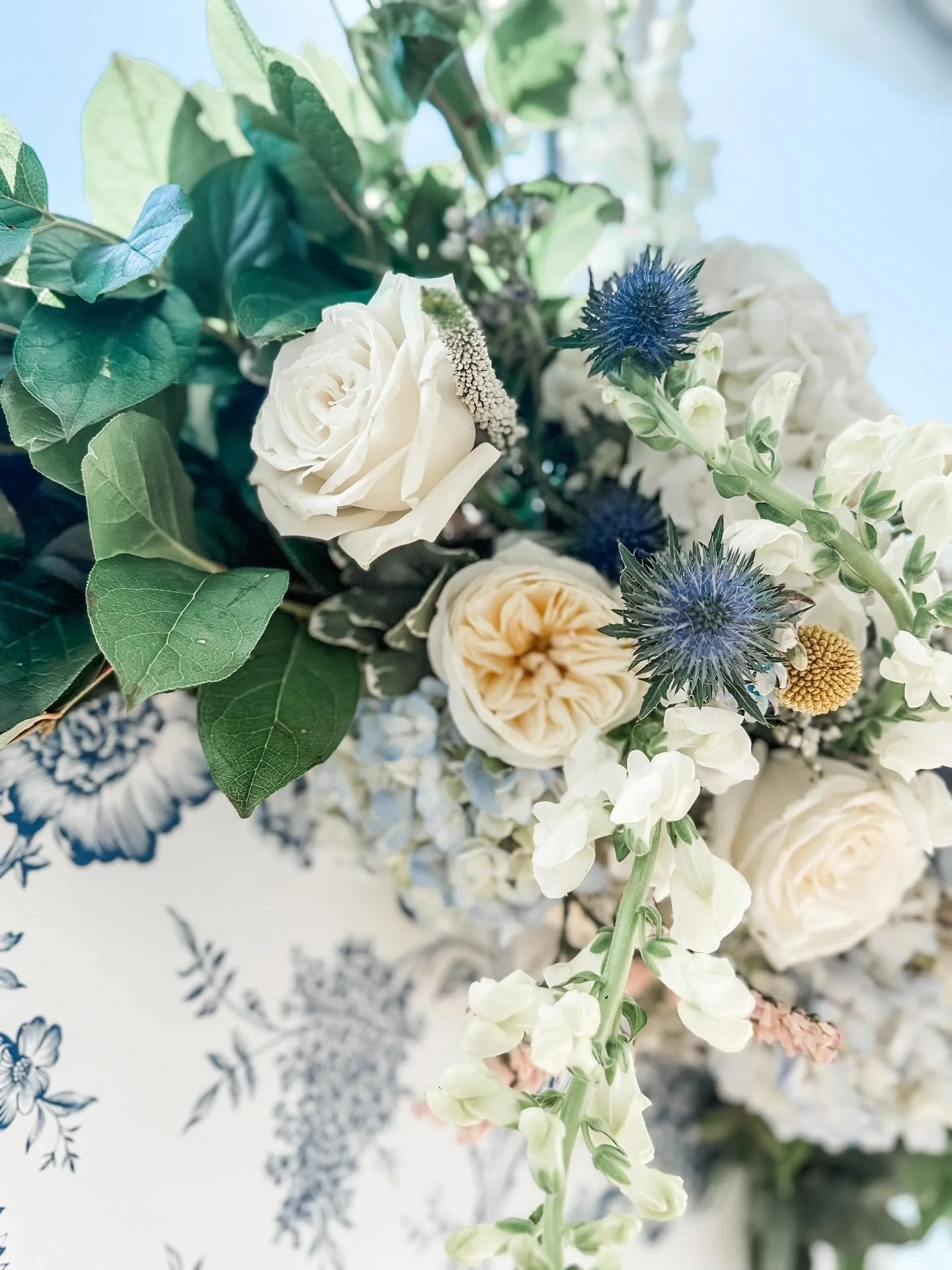 Fresh florals are always a good idea 🤍 

Inquire for your next event by sending us a DM or submitting an inquiry on our site!

#njbride #njflorist #njfloraldesigner #freshflorals #balloonsnj #njeventplanner #bridalshowerinspo #somethingblue