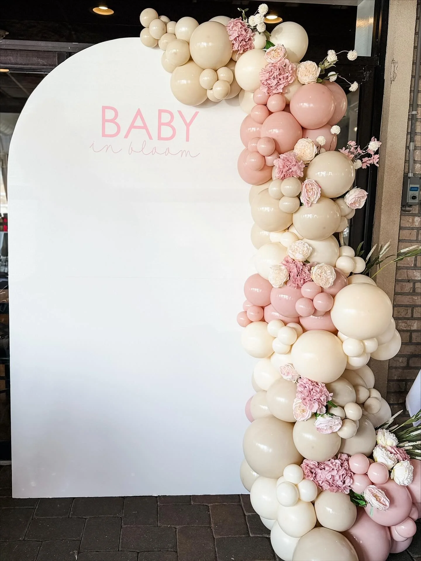 Blush balloons + pretty petals = Baby in Bloom perfection🩷

#njballoons #balloongarlandbackdrop #balloondecoration #njeventdesigner #njflorist #njmom #babyshower #babyinbloom #babyshowerideas #ballooninstallation #njmom