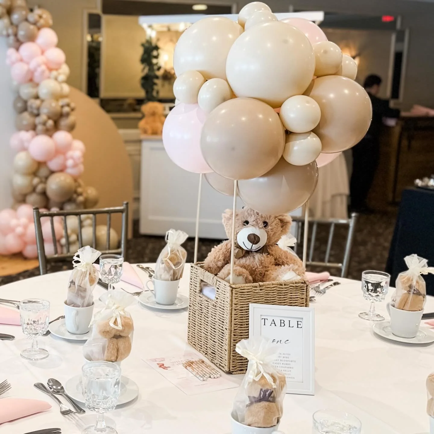 Custom balloon teddy centerpieces designed to elevate every table 🤎🧸

Thoughtfully styled for the sweetest baby shower.

📍: @bacari.grill 

#njballoons #ballooncenterpieces #njbabyshower