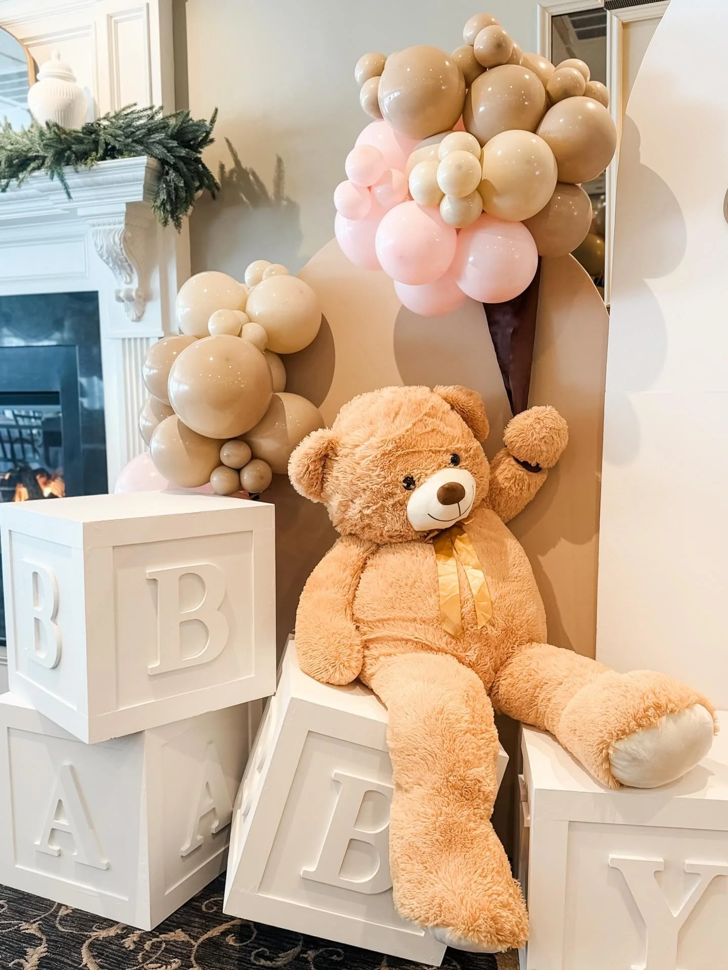 Creating the perfect setting to celebrate this mama-to-be and her sweet little one 🧸🩷

#babyshowerdecor #mamatobe  #babyshowerinspo