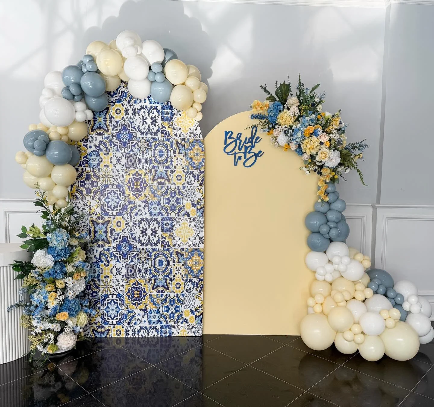 If you&rsquo;re planning a bridal shower&hellip; this is your sign to go Amalfi-inspired 💛💙

Tile backdrop, soft yellow arch, custom florals, and balloon textures to create the perfect bride-to-be moment for Nicole ✨

@kikiscloset_nj
#bridalshower 