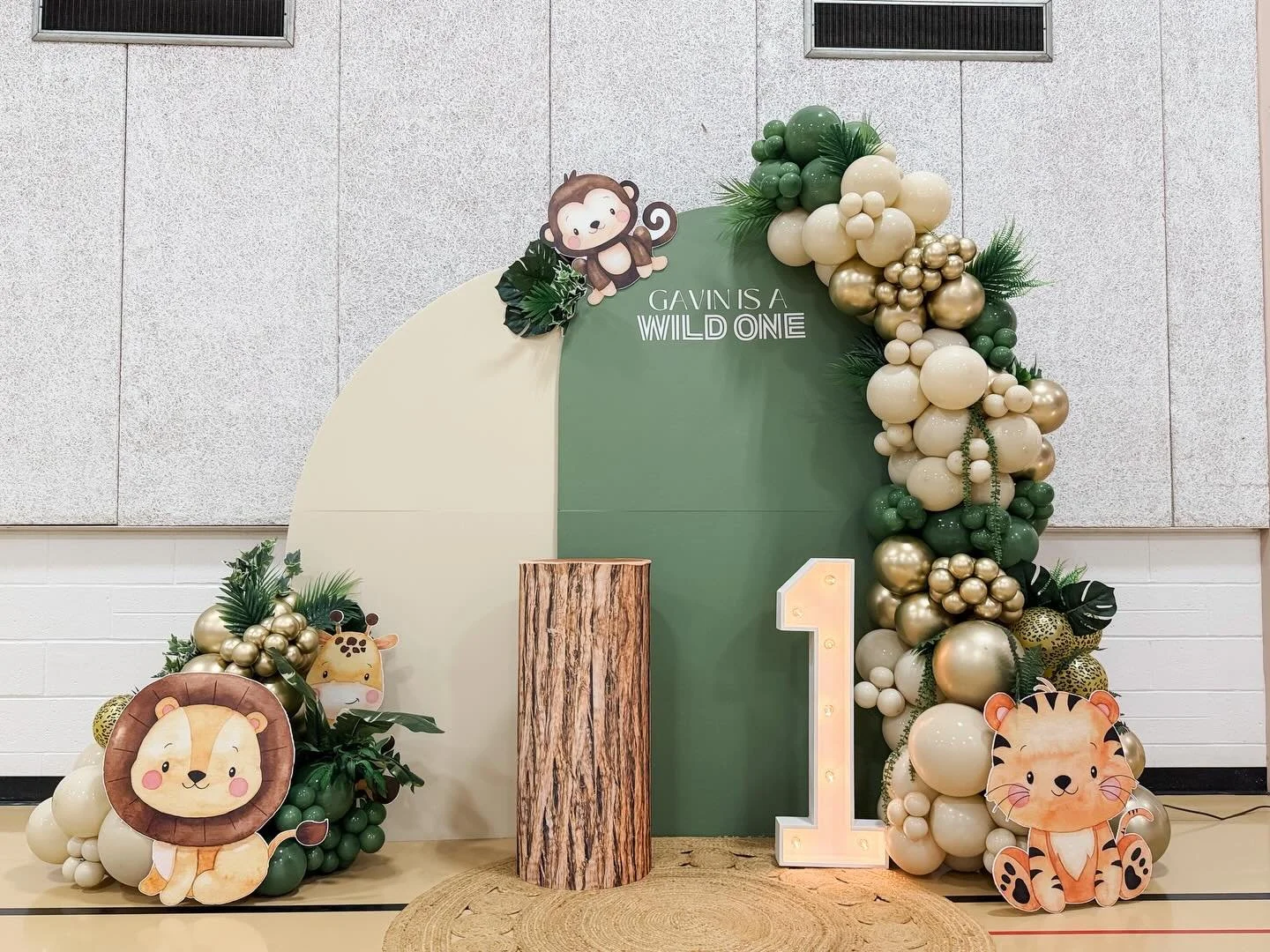 From baby cuddles to Wild One - Time flies with our babies!🤎

This setup was all about neutral jungle vibes + the cutest details for Gavin 🐒🌿

#junglethemebirthday #wildonebirthday #wildone #njkidsevents #njballoons