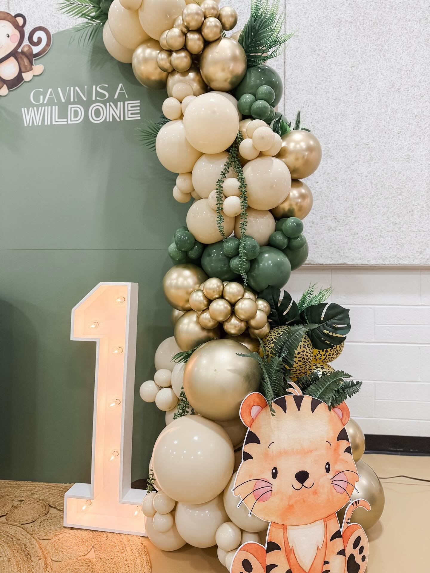 Would you go bold jungle or soft neutral like this? 🌿
We&rsquo;re obsessed with this Wild One set up for Gavin 🤎

#wildone #njballoons #njeventdecor #njpartydecor #ballooninstallation
