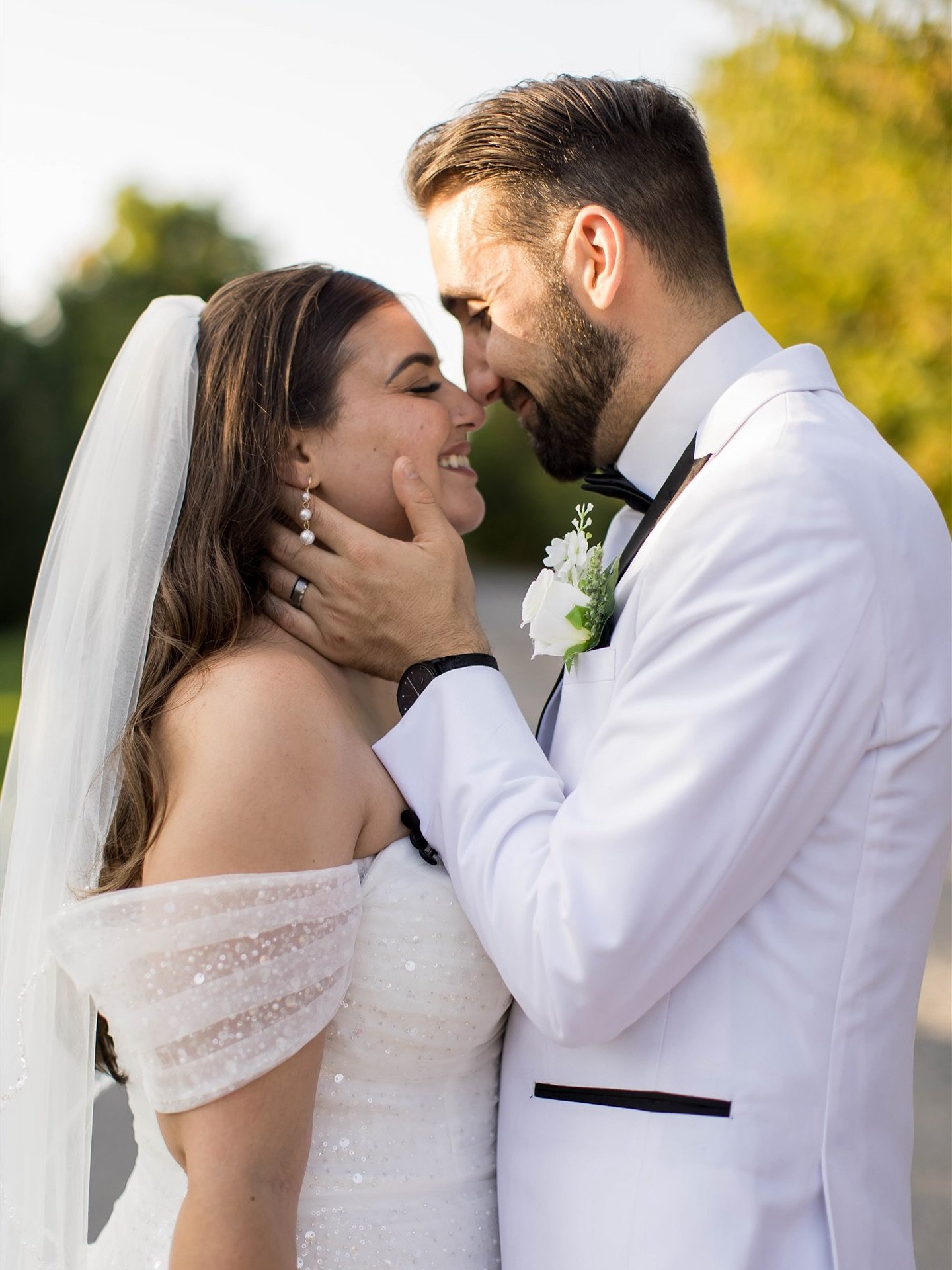A few simple tips to help you get the most out of your wedding photos:
🕊️ Leave buffer time between events so we&rsquo;re never rushed.
🌿 Choose locations with soft, natural light whenever possible.
🤍 And most importantly, be present. The best pho