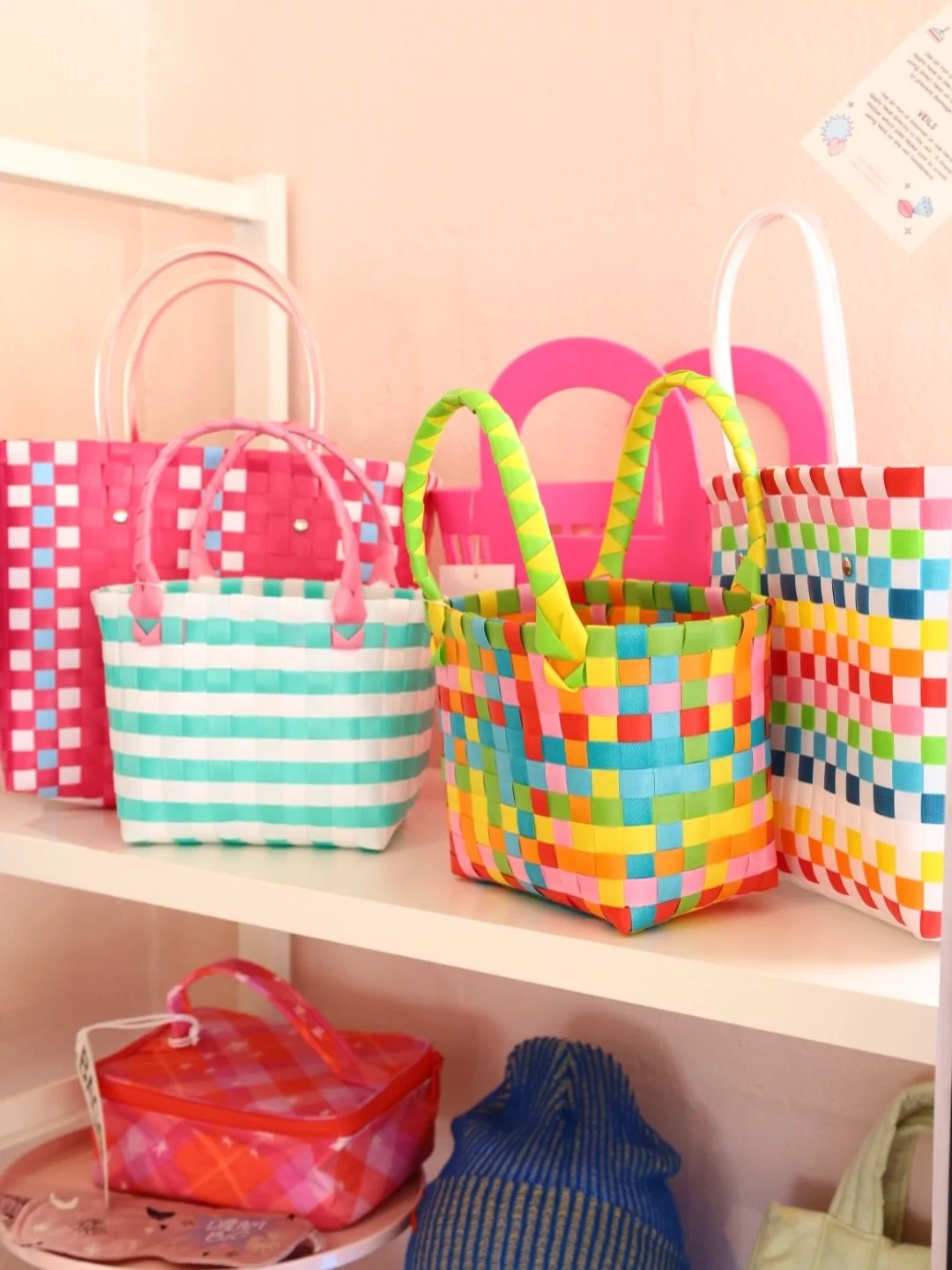 #nofilterneeded because these bags are just THAT PRETTY! Come see us this week! ⚡️

#nashville #shopsmall #shoplocal #giftshop