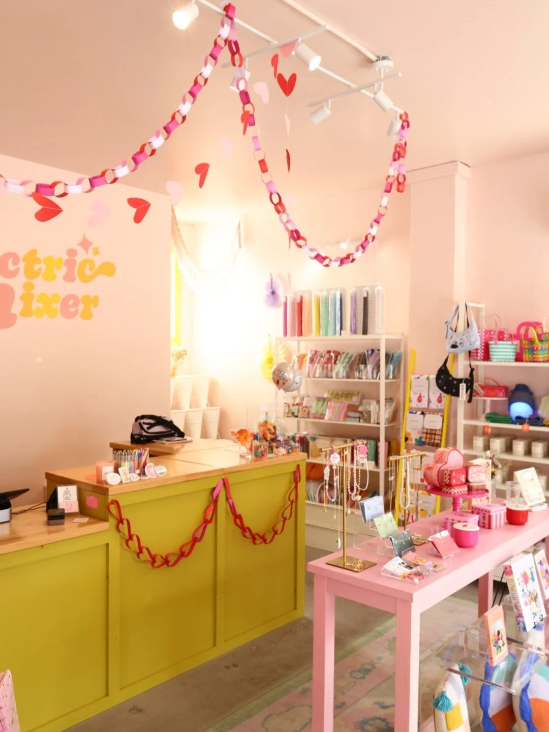 IT&rsquo;S VALENTINE&rsquo;S WEEK! We got all the goodies for your sweetie! See ya anytime before 6 🫶💘🍒

#nashville #shopsmall #giftstore #electricmixer #valentines