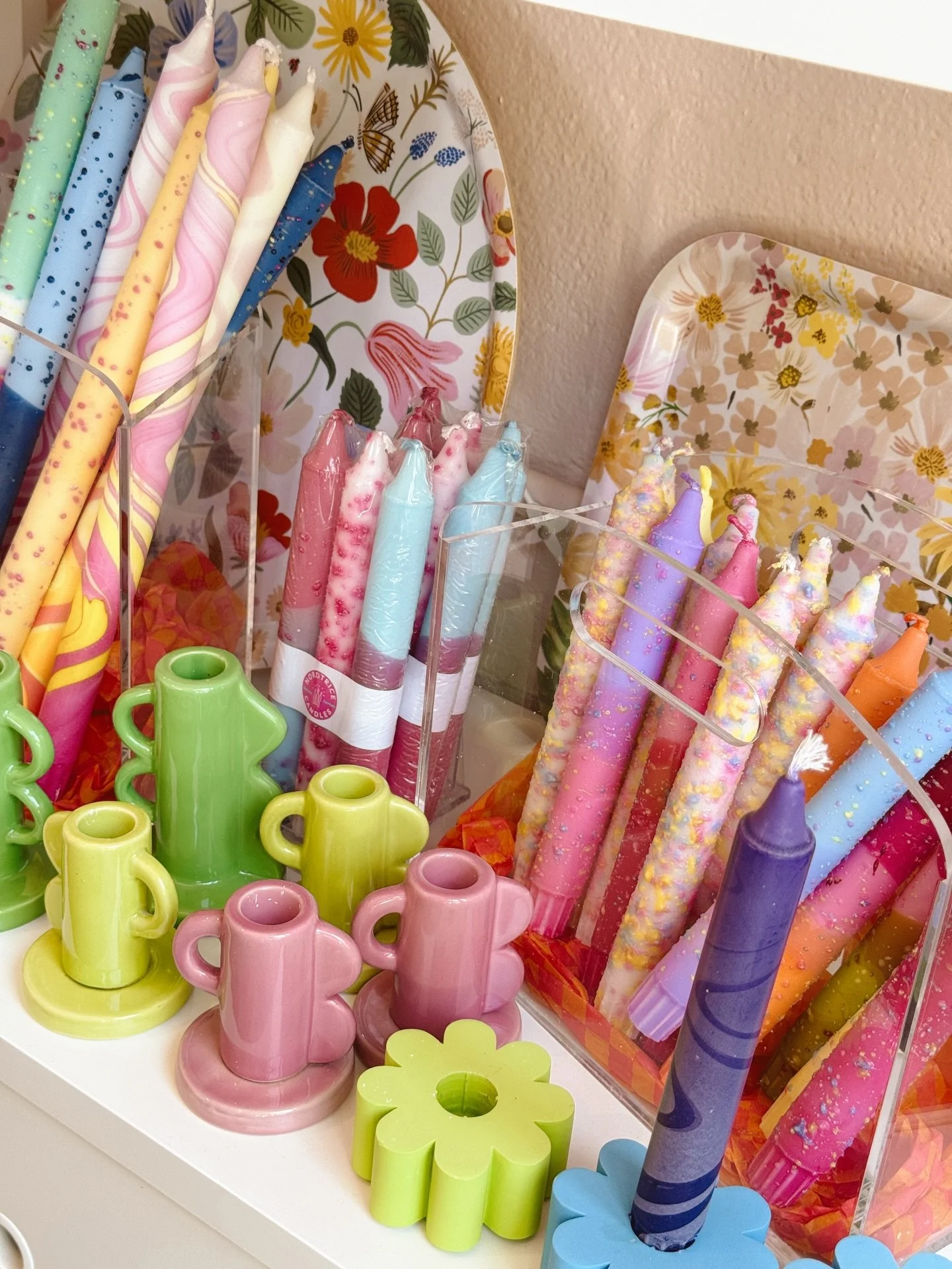 There may or may not be some cutie new candles waiting for ya this week 👀 

#nashville #partyshop #partystore #gift #giftshop