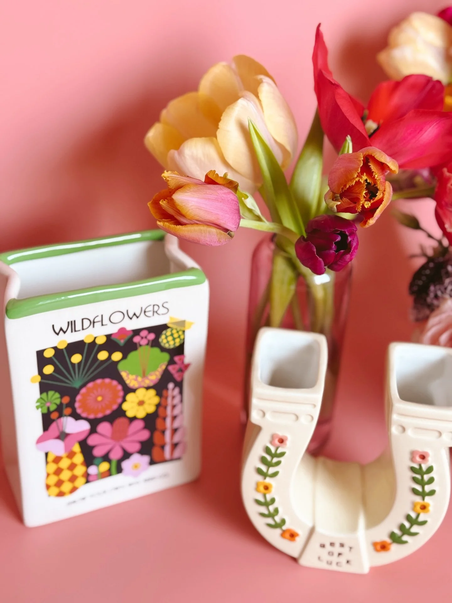 Spring is here &amp; so are these super fun vases from @shopbando !!!! 🐴🌸🌷🌼 If you&rsquo;ve ever been in our shop, you probably saw all the premade bouquets we sell everyday! We have our standard vases, discoball vases, or you can purchase one of