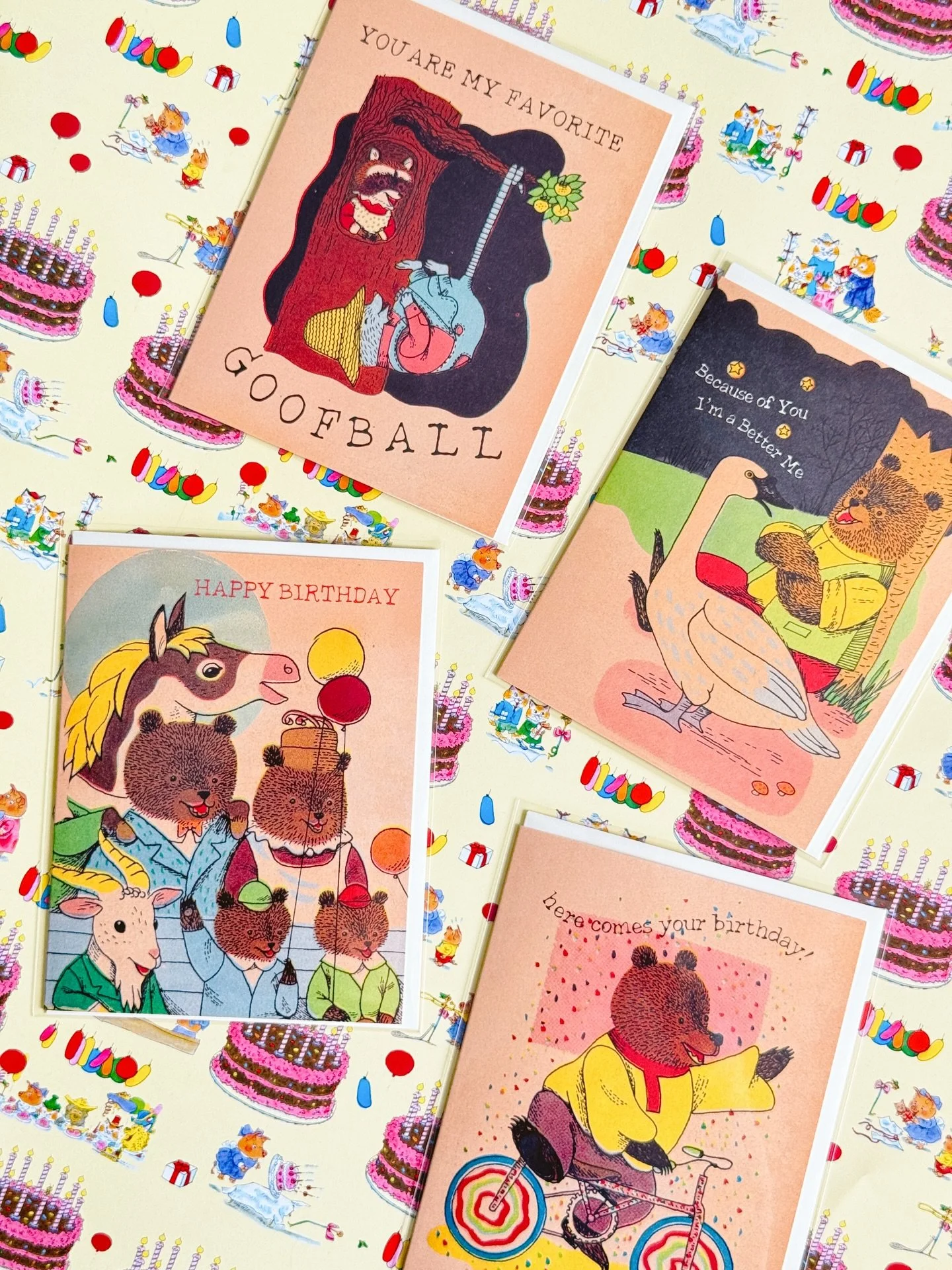 Richard Scarry gift wrapping sheets &amp; cards available now btw 🙂&zwj;↕️🧸🪱⚡️

#richardscarry #nashville #gift #giftshop #partyshop