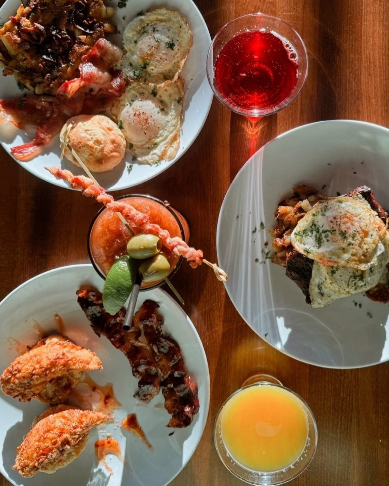 Brunch just got a little earlier ☀️

We&rsquo;ll see you this morning for delicious food &amp; a Bloody Mary or two 😉 Our brunch menu will be exclusively served from 9am-noon on Saturdays &amp; Sundays! Lunch will be available after 12pm.